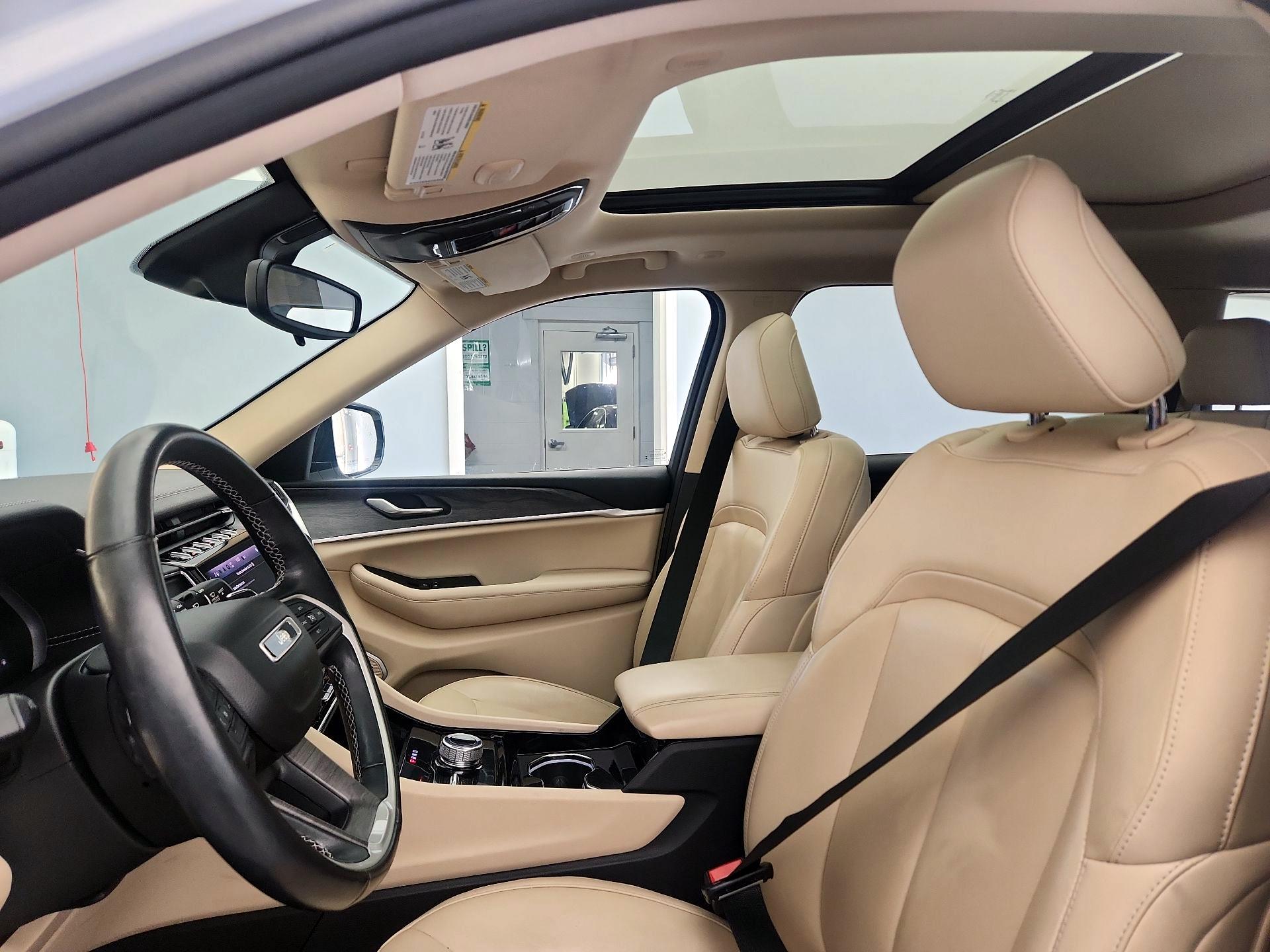 Thumbnail: 2021 Jeep Grand Cherokee L - 20