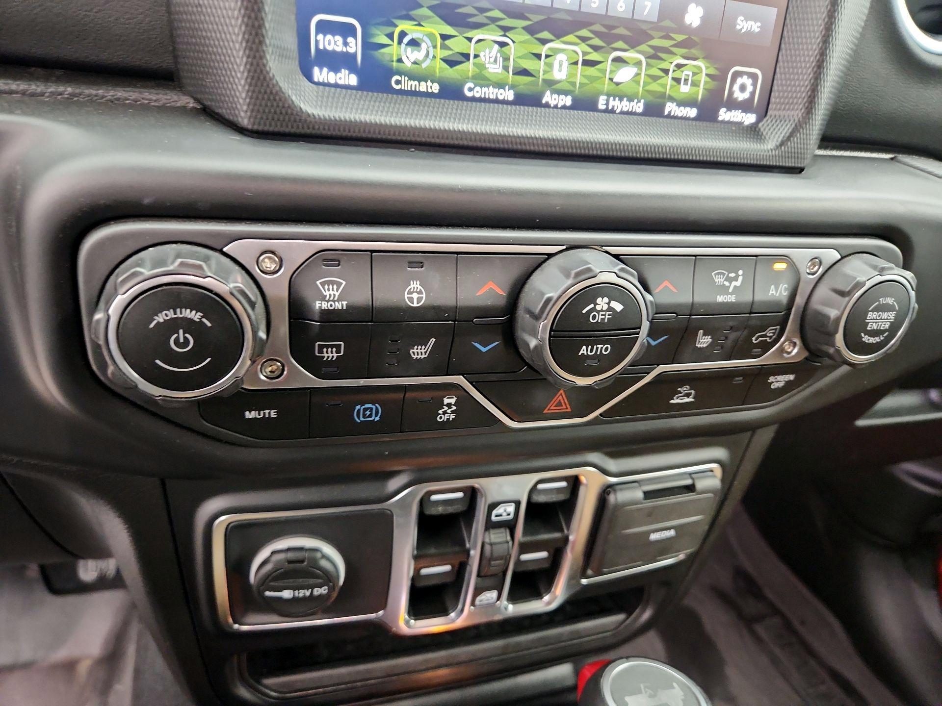 Thumbnail: 2022 Jeep Wrangler - 16