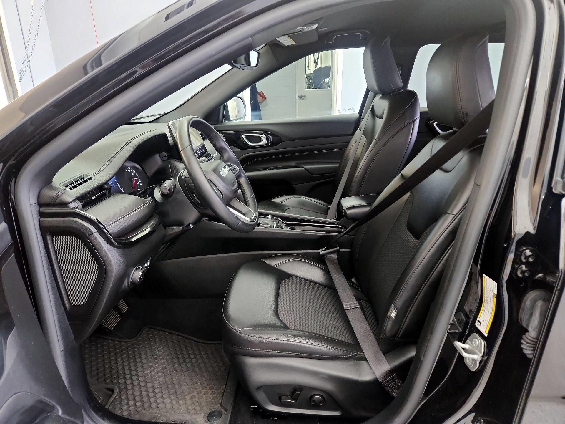 Thumbnail: 2022 Jeep Compass - 11