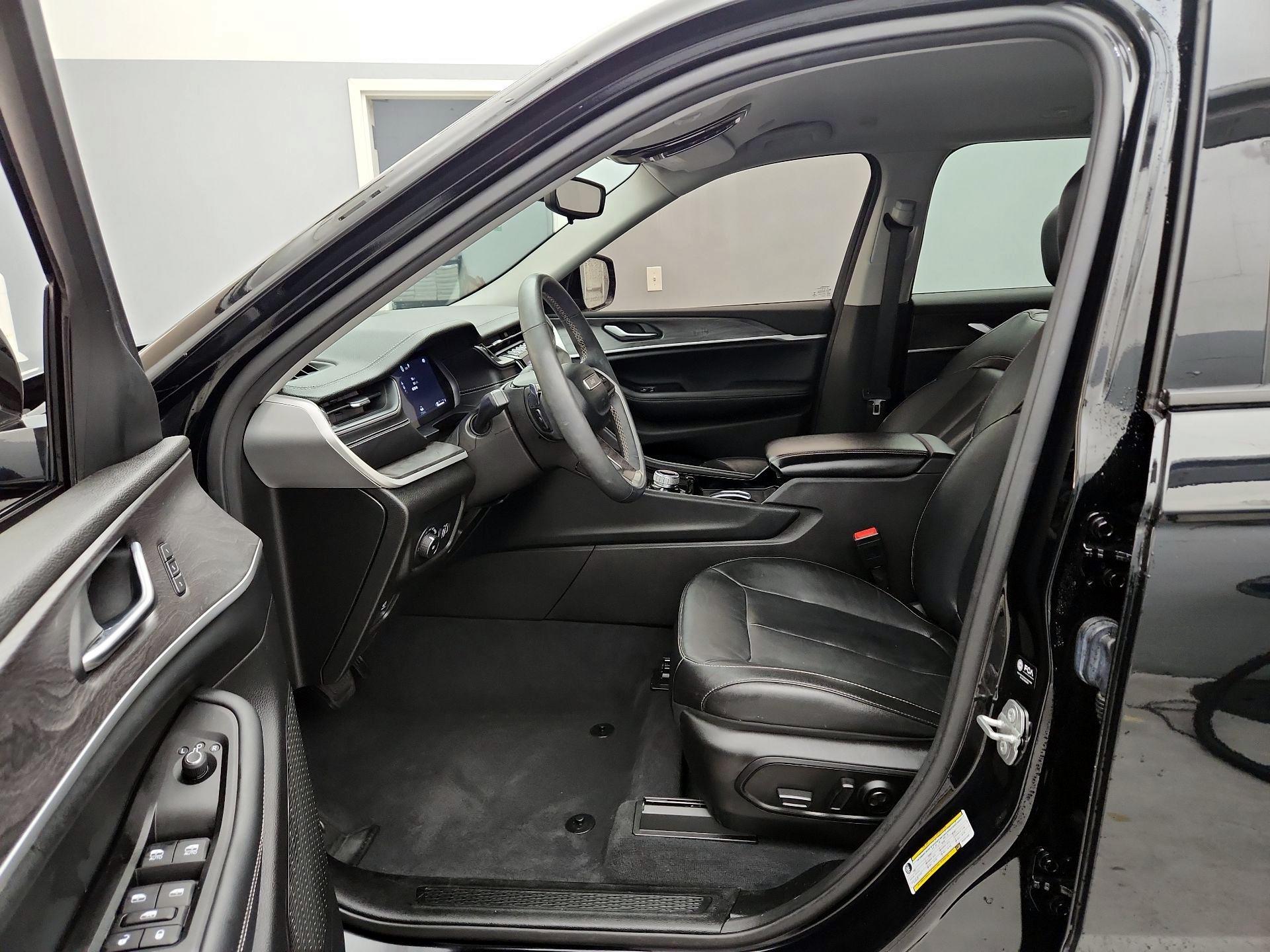 Thumbnail: 2023 Jeep Grand Cherokee - 11