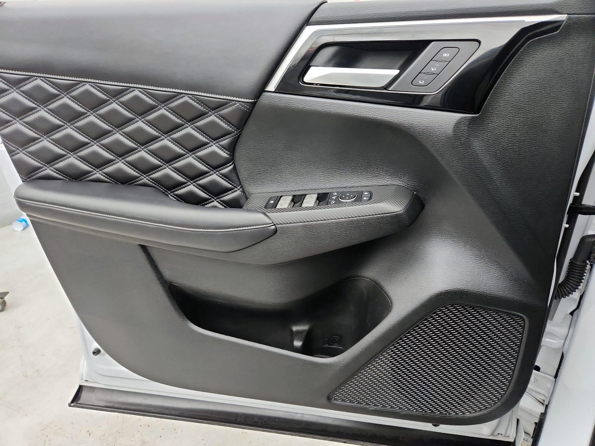 Thumbnail: 2023 Mitsubishi Outlander - 12