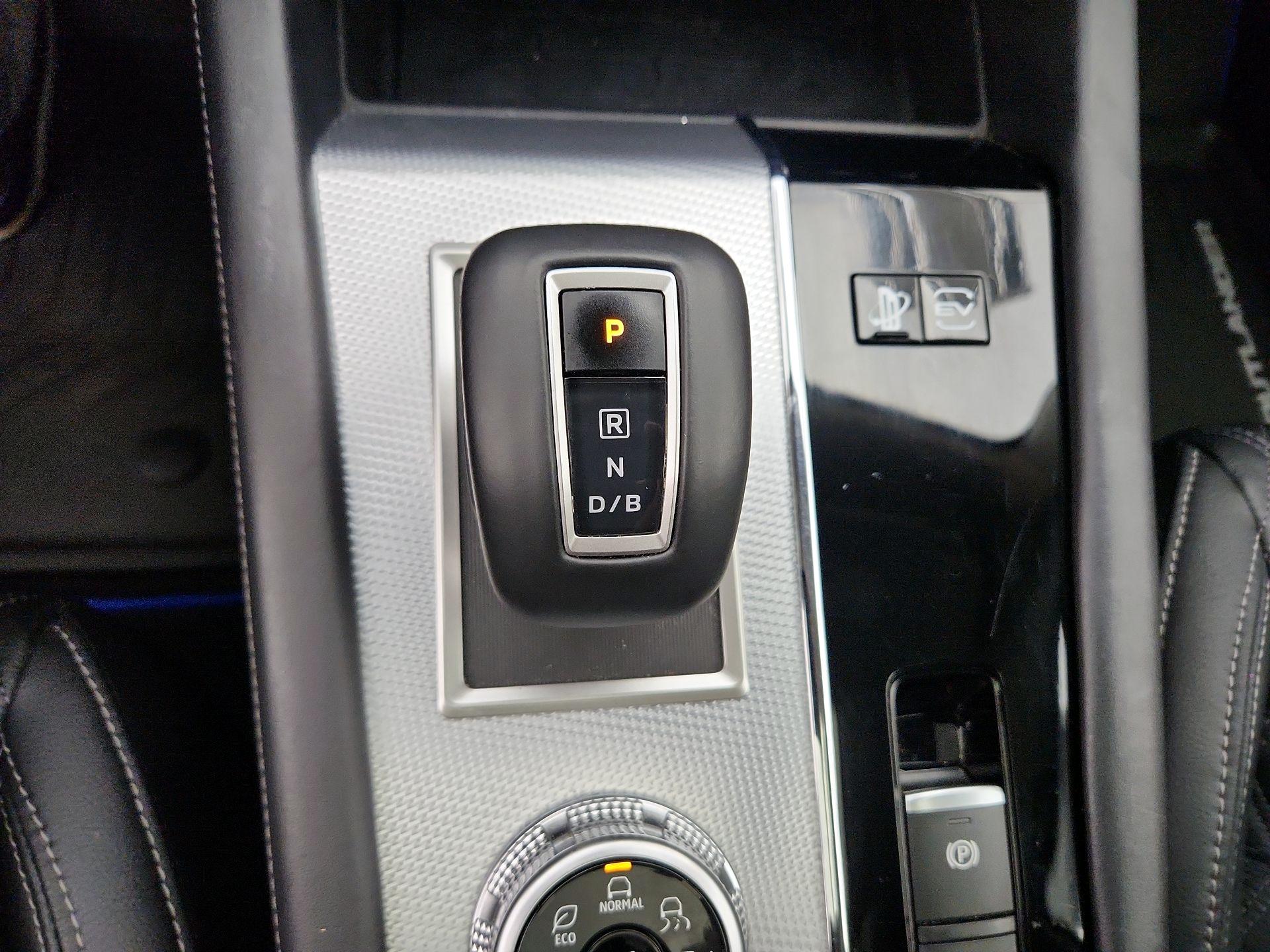 Thumbnail: 2023 Mitsubishi Outlander - 18