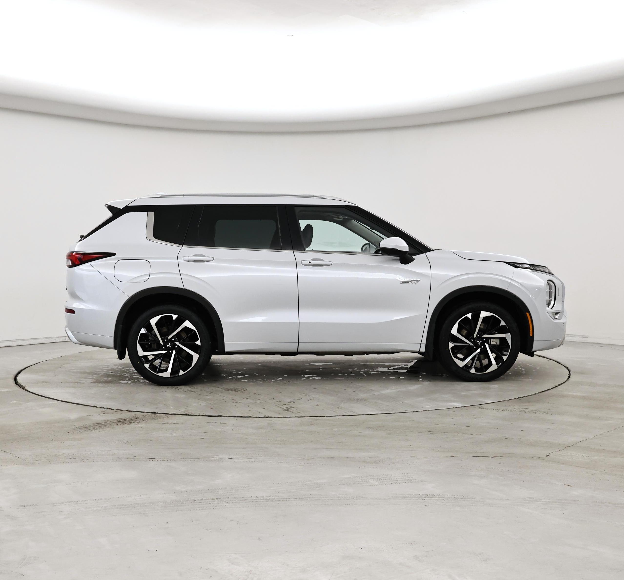 Thumbnail: 2023 Mitsubishi Outlander - 7