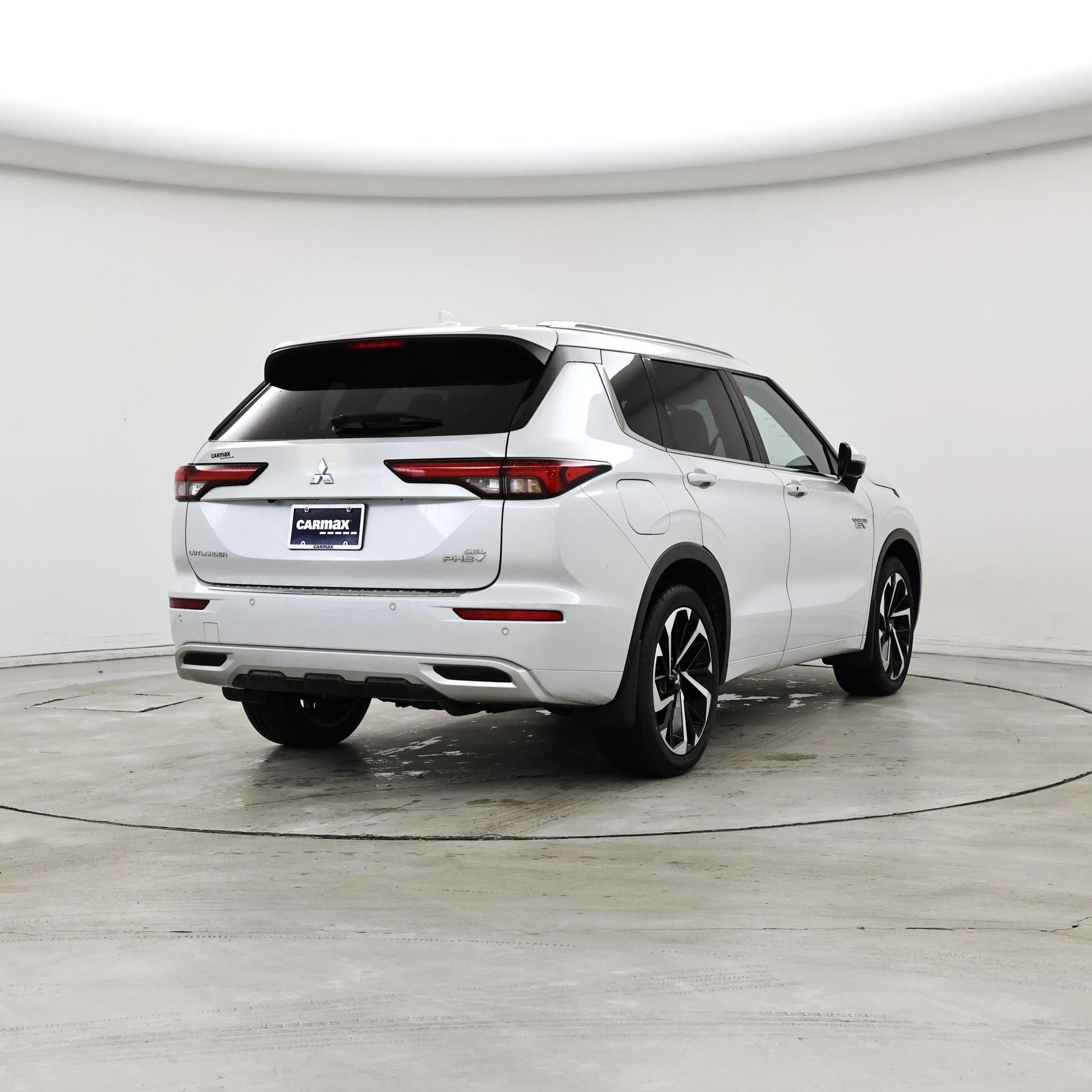 Thumbnail: 2023 Mitsubishi Outlander - 8