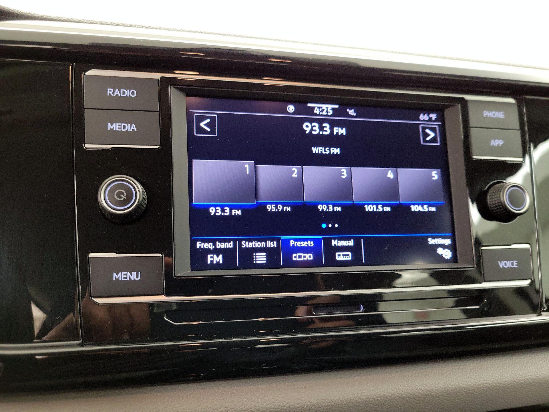 Thumbnail: 2023 Volkswagen Taos - 15