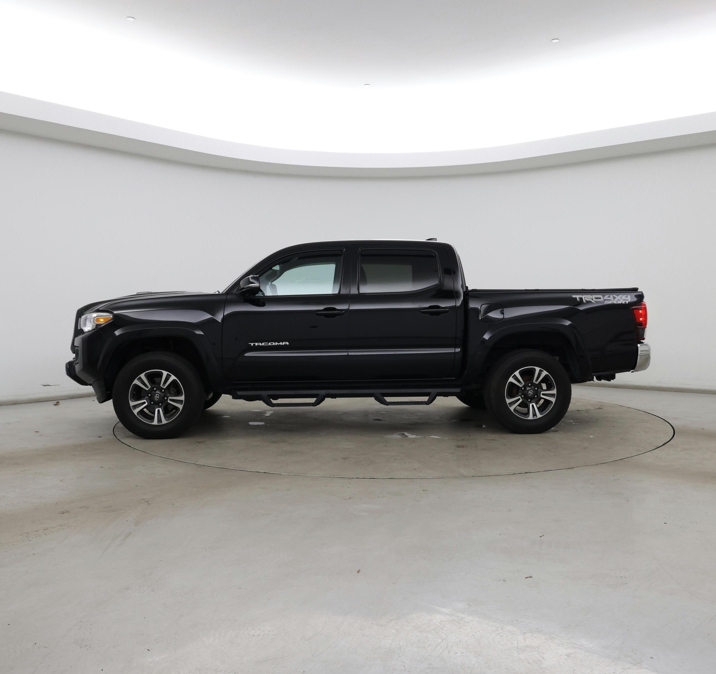 Thumbnail: 2018 Toyota Tacoma - 3