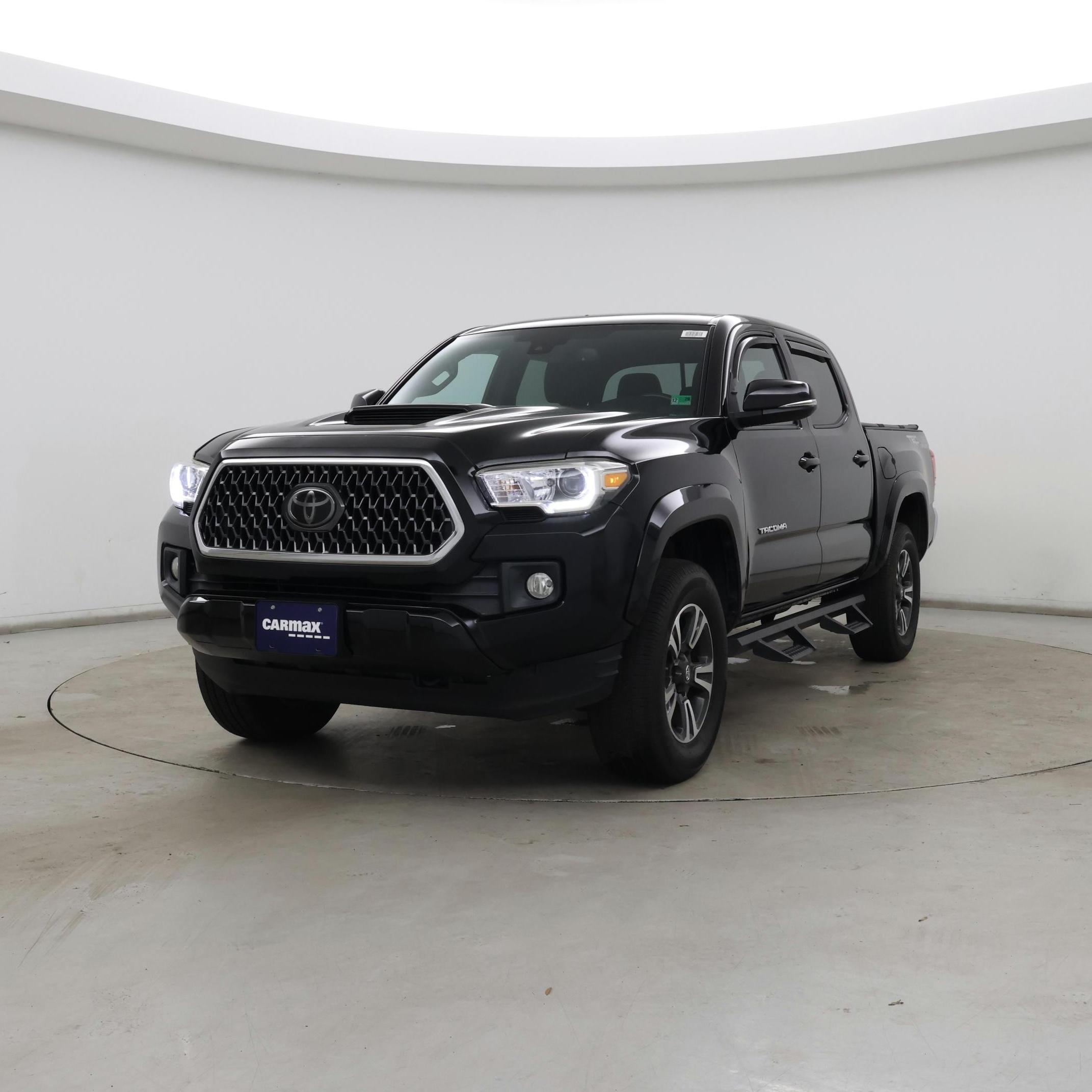 Thumbnail: 2018 Toyota Tacoma - 4