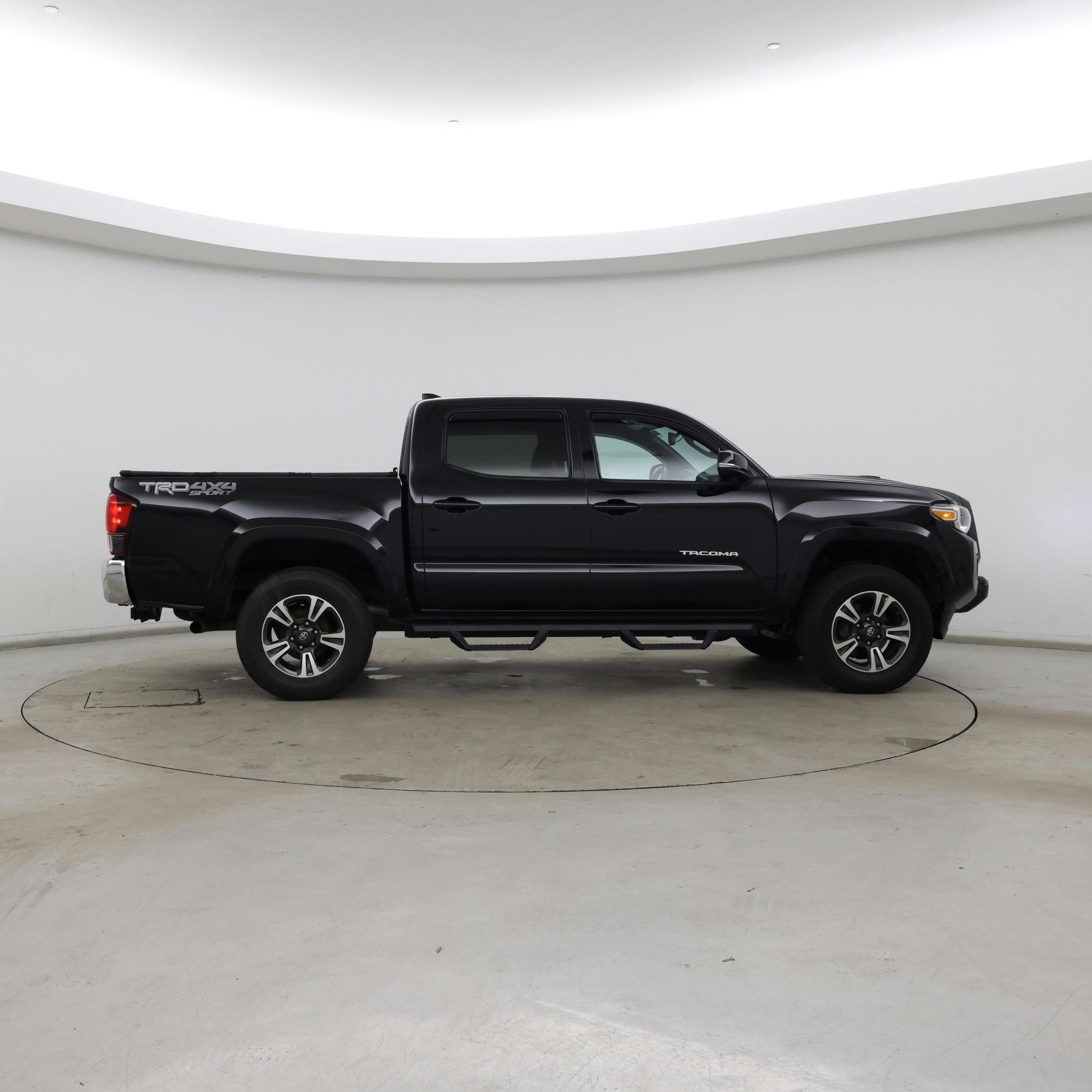 Thumbnail: 2018 Toyota Tacoma - 7