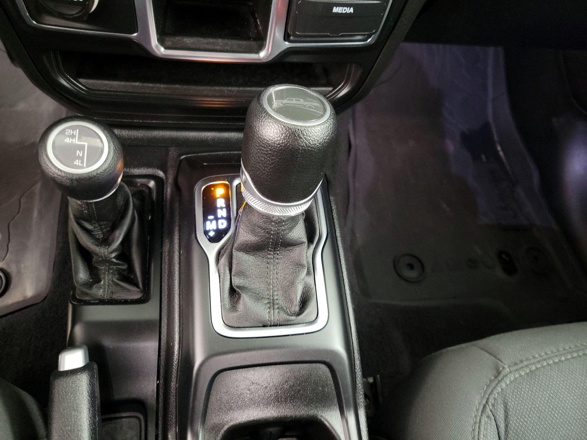 Thumbnail: 2021 Jeep Gladiator - 17