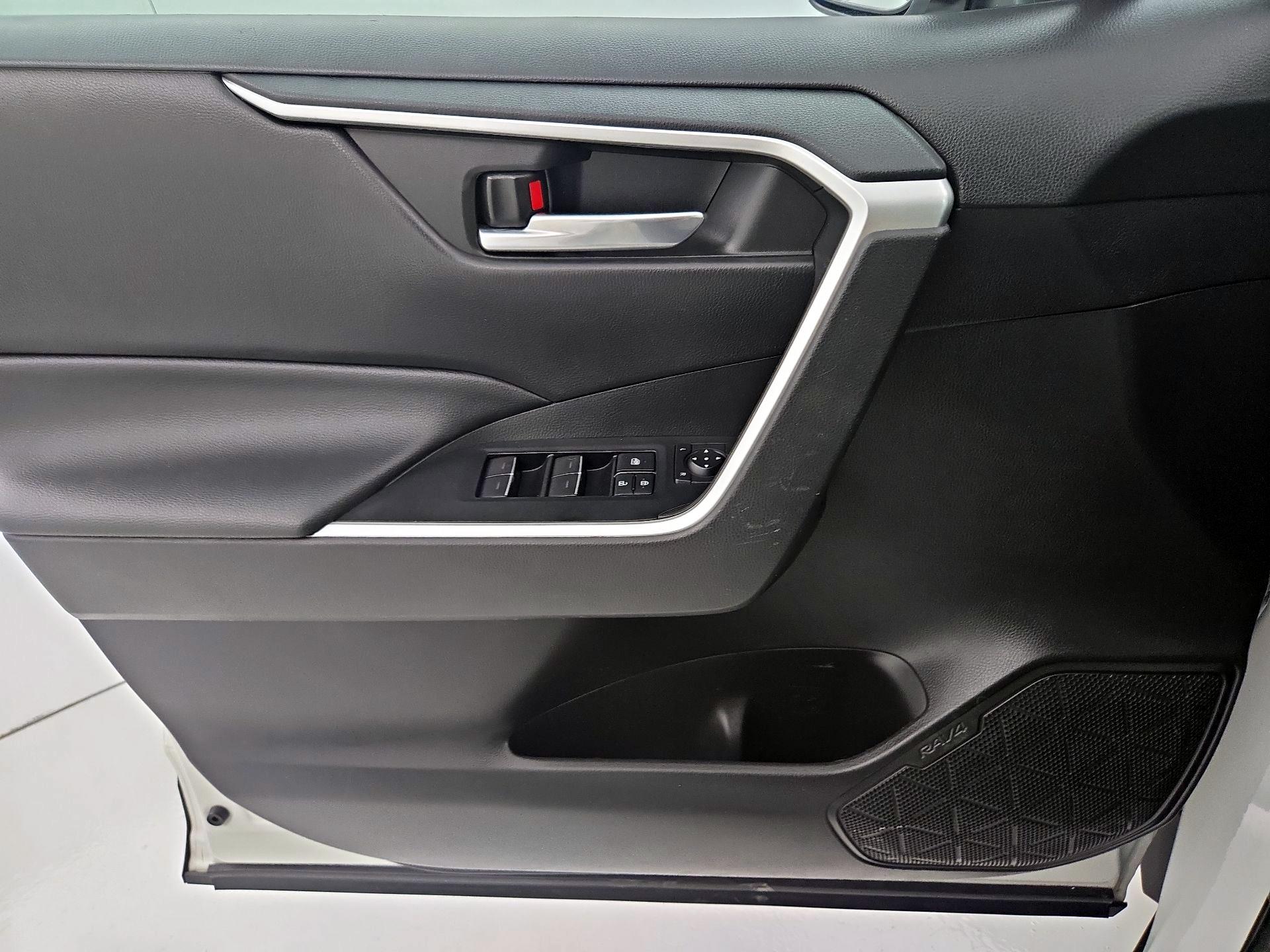 Thumbnail: 2022 Toyota RAV4 - 12