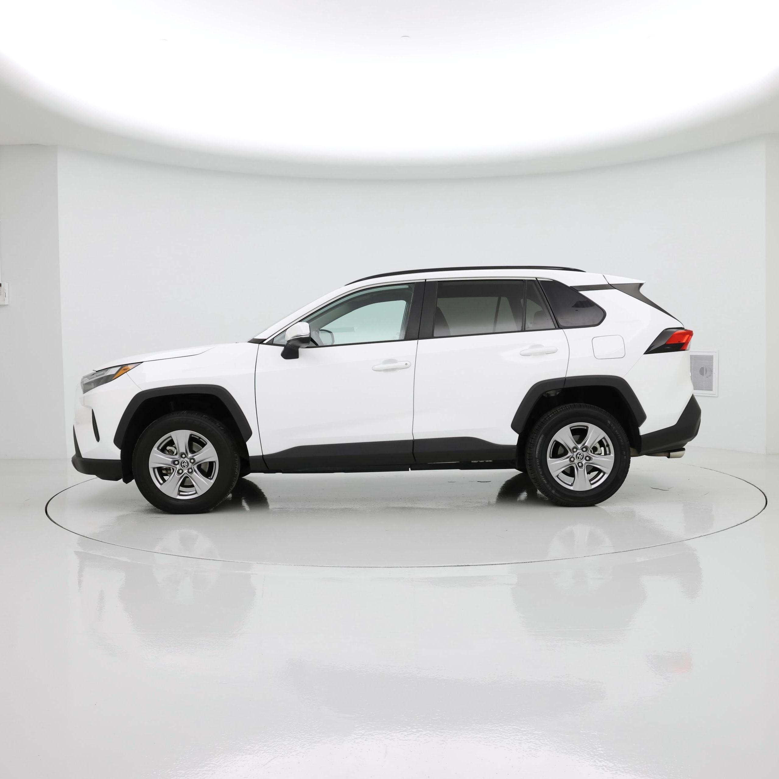 Thumbnail: 2022 Toyota RAV4 - 3