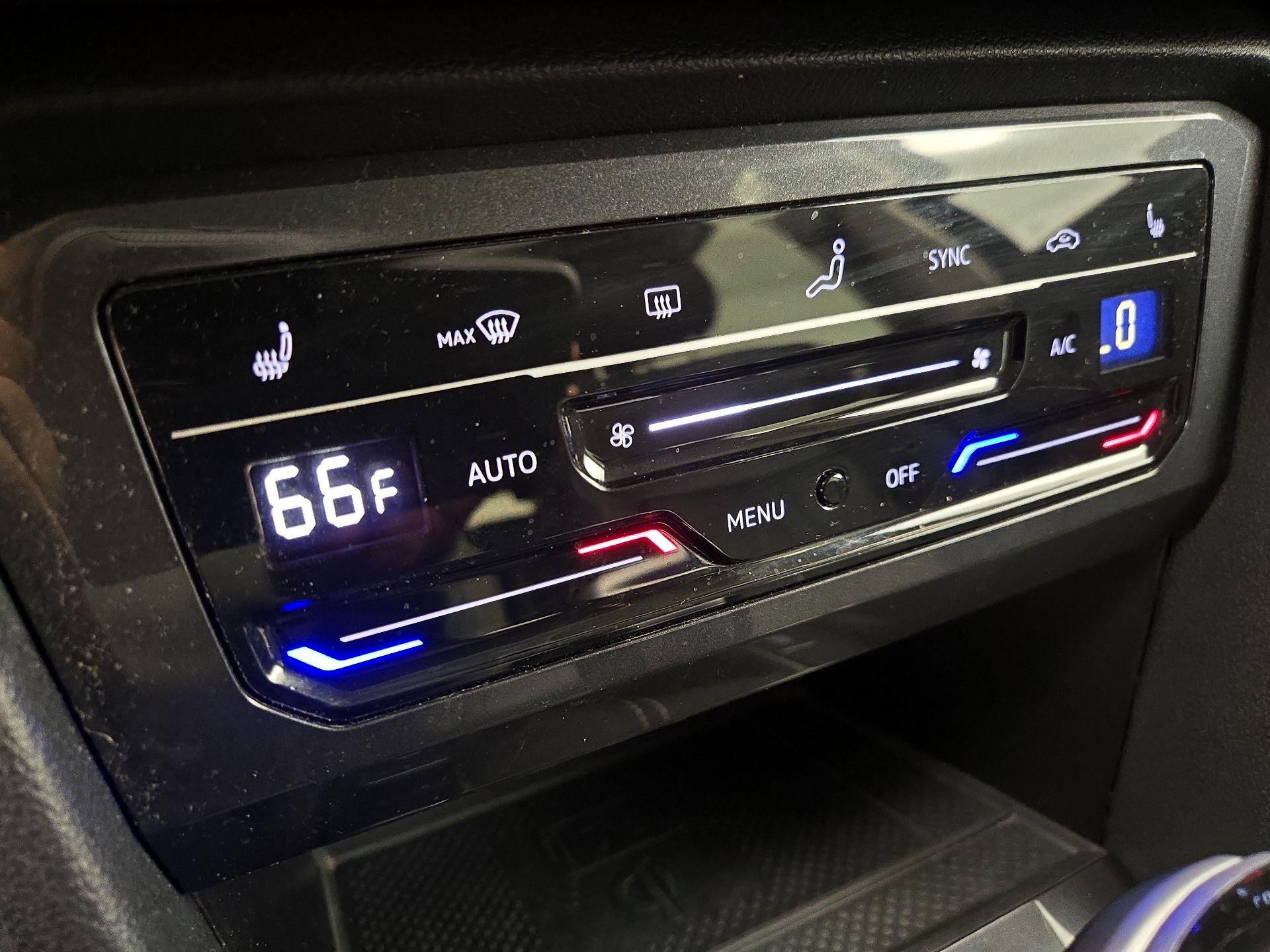 Thumbnail: 2024 Volkswagen Tiguan - 16