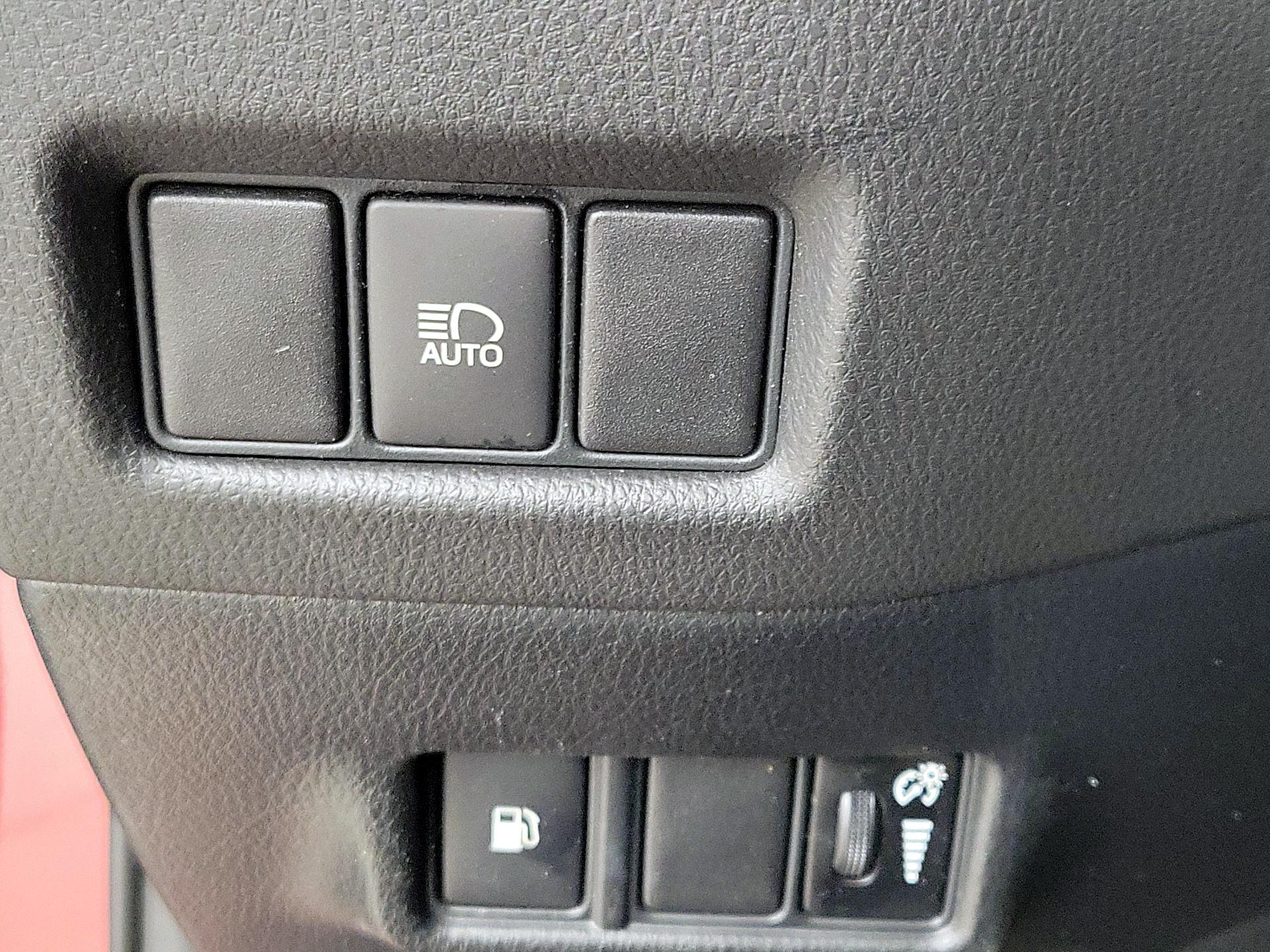 Thumbnail: 2018 Toyota C-HR - 13