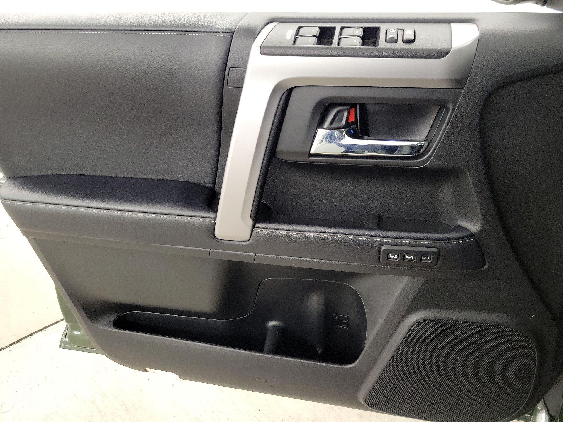 Thumbnail: 2022 Toyota 4Runner - 12