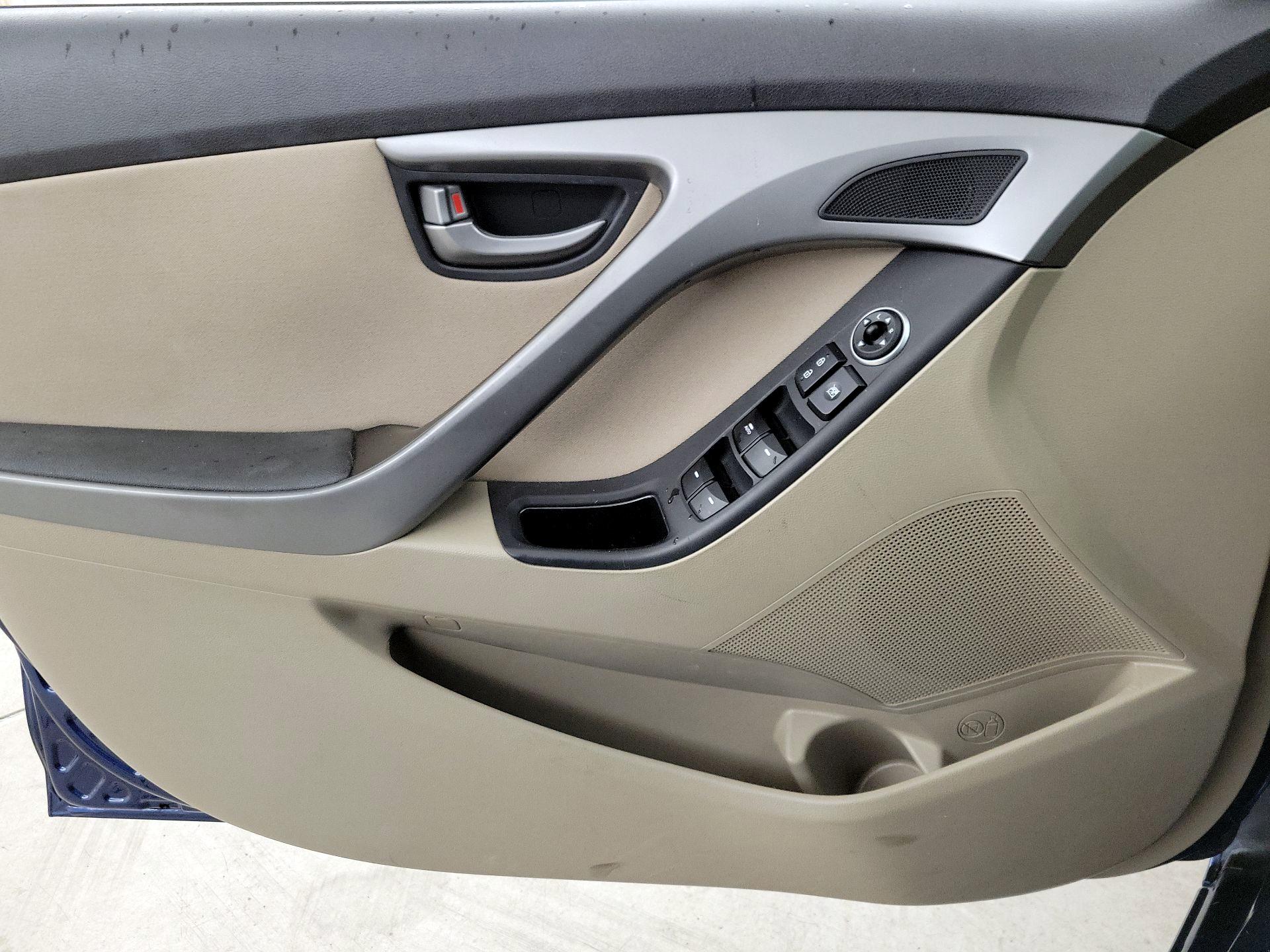 Thumbnail: 2016 Hyundai Elantra - 12