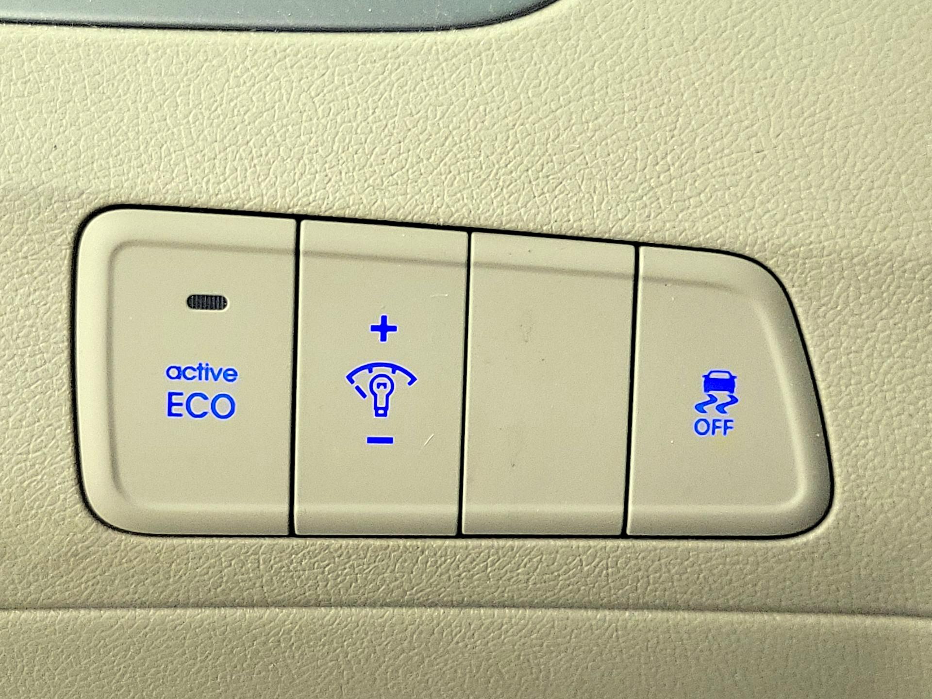 Thumbnail: 2016 Hyundai Elantra - 13