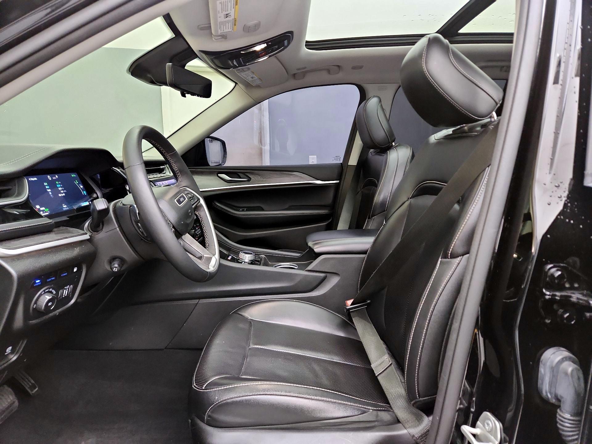 Thumbnail: 2023 Jeep Grand Cherokee - 11