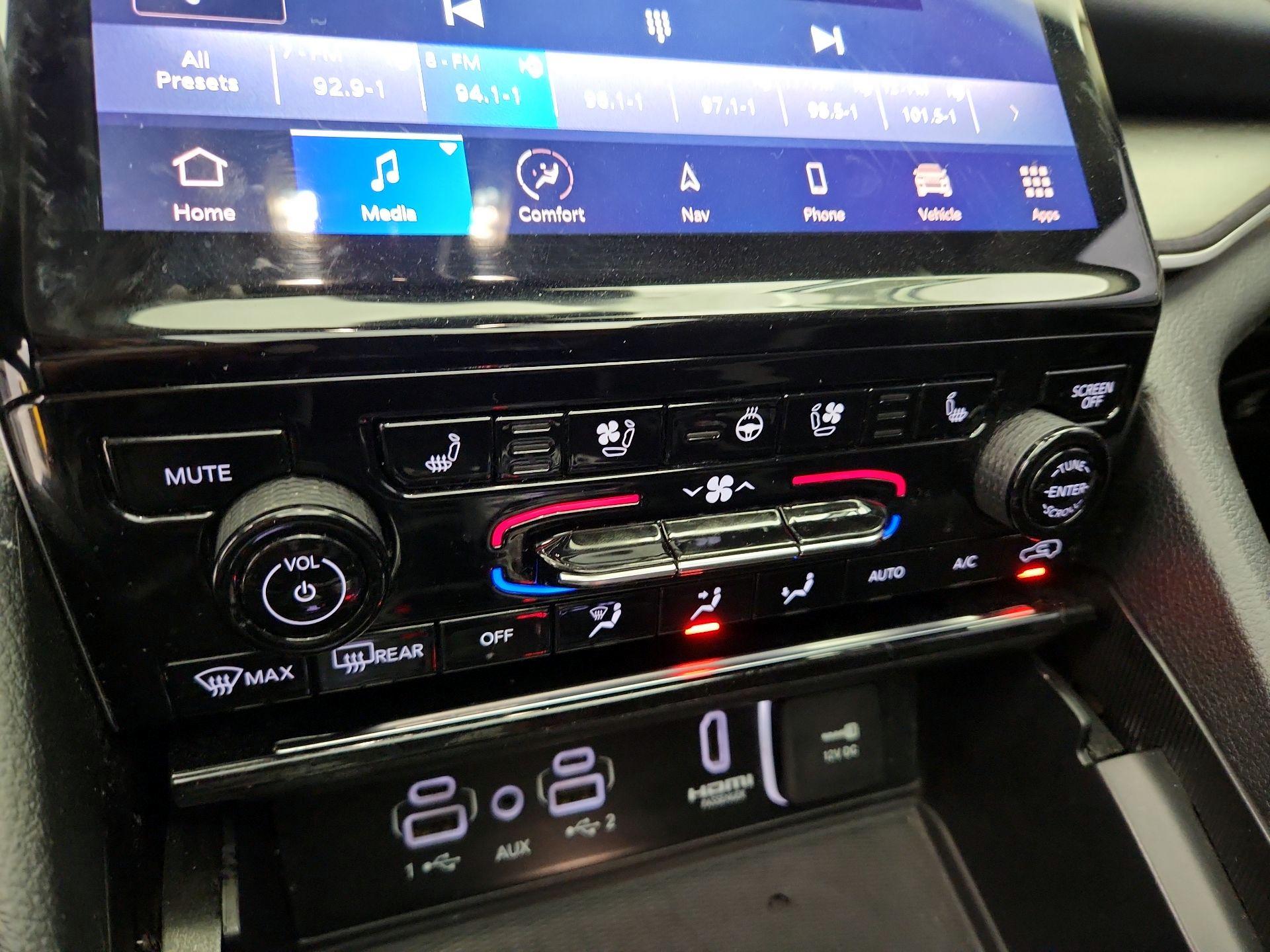 Thumbnail: 2023 Jeep Grand Cherokee - 17