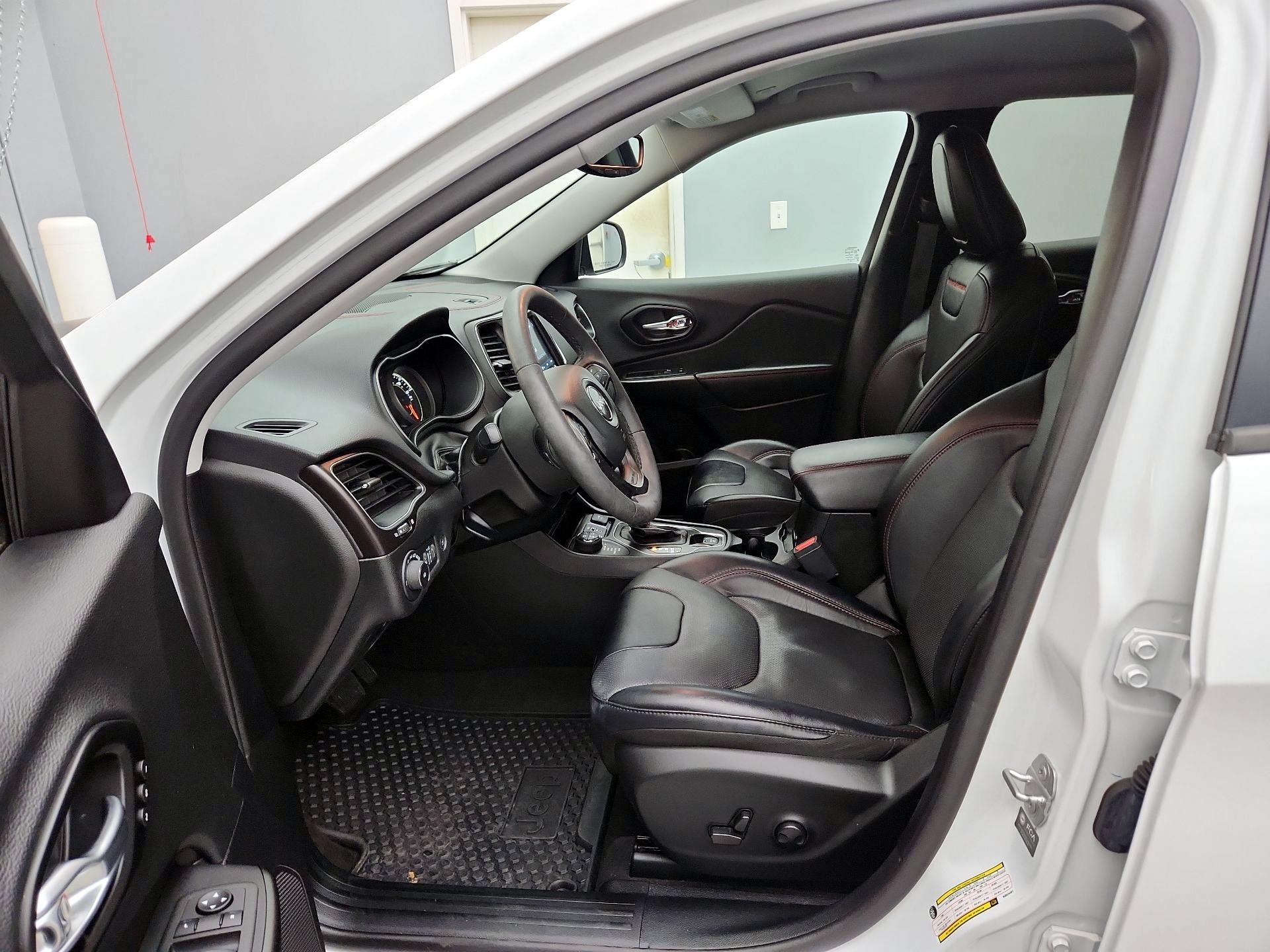 Thumbnail: 2022 Jeep Cherokee - 11