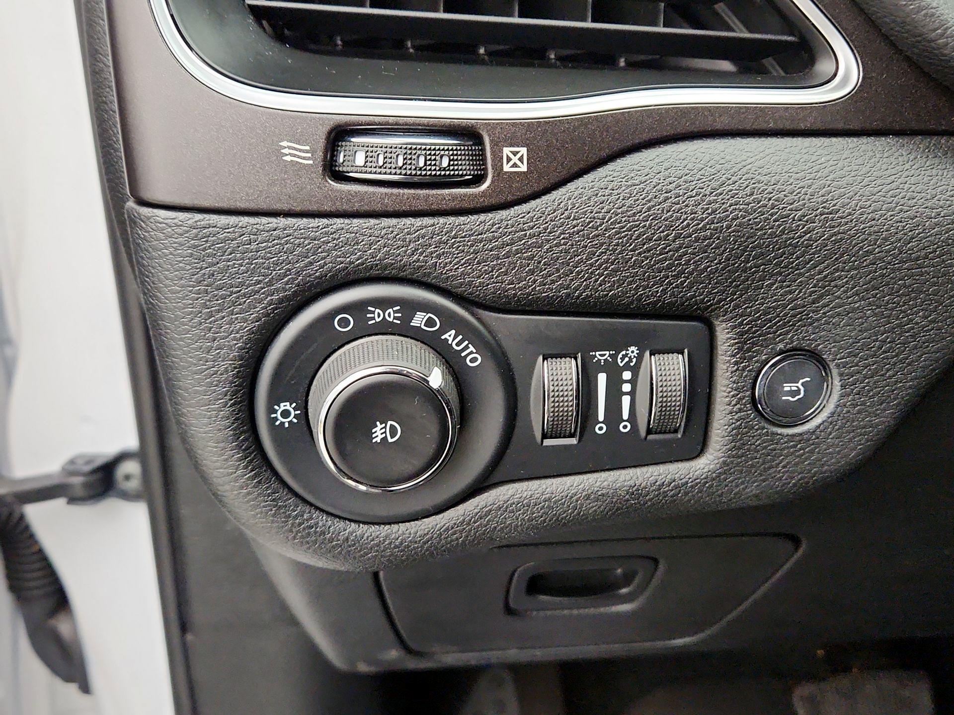 Thumbnail: 2022 Jeep Cherokee - 13