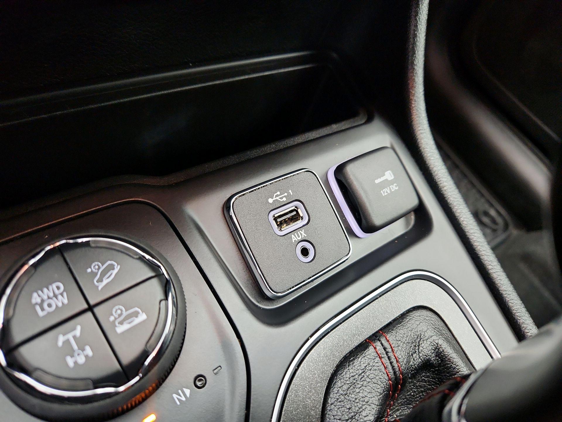 Thumbnail: 2022 Jeep Cherokee - 18