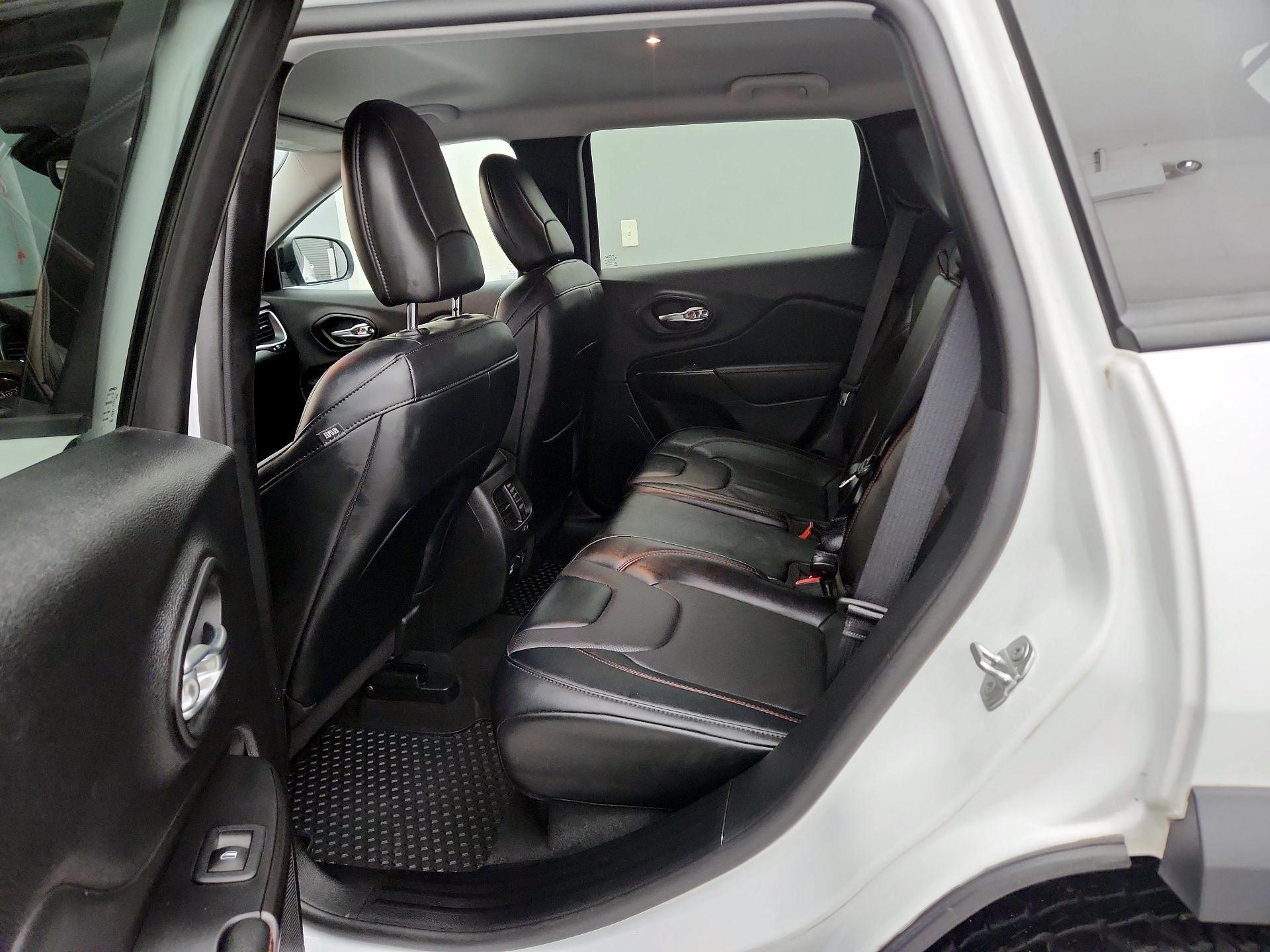 Thumbnail: 2022 Jeep Cherokee - 19