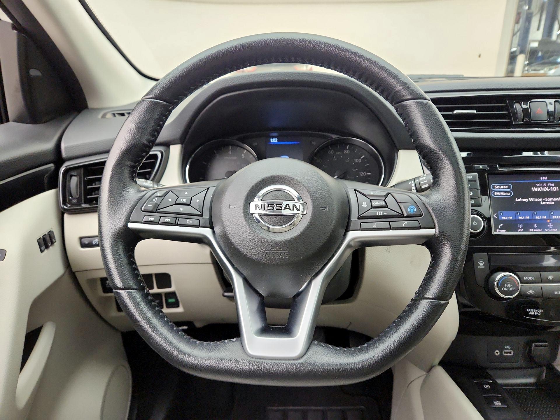 Thumbnail: 2021 Nissan Rogue Sport - 10