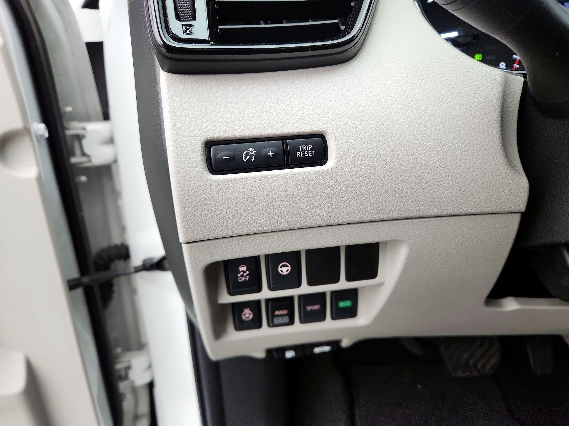 Thumbnail: 2021 Nissan Rogue Sport - 13