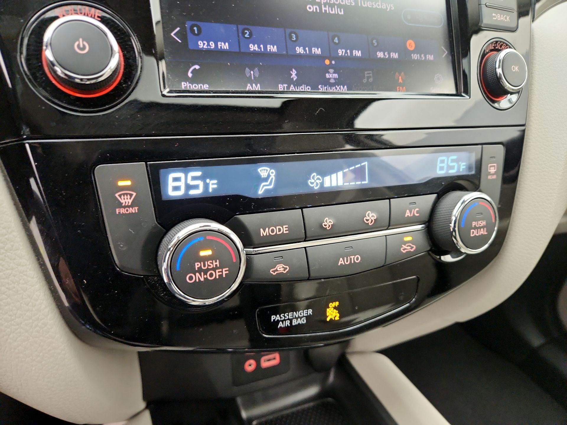 Thumbnail: 2021 Nissan Rogue Sport - 17