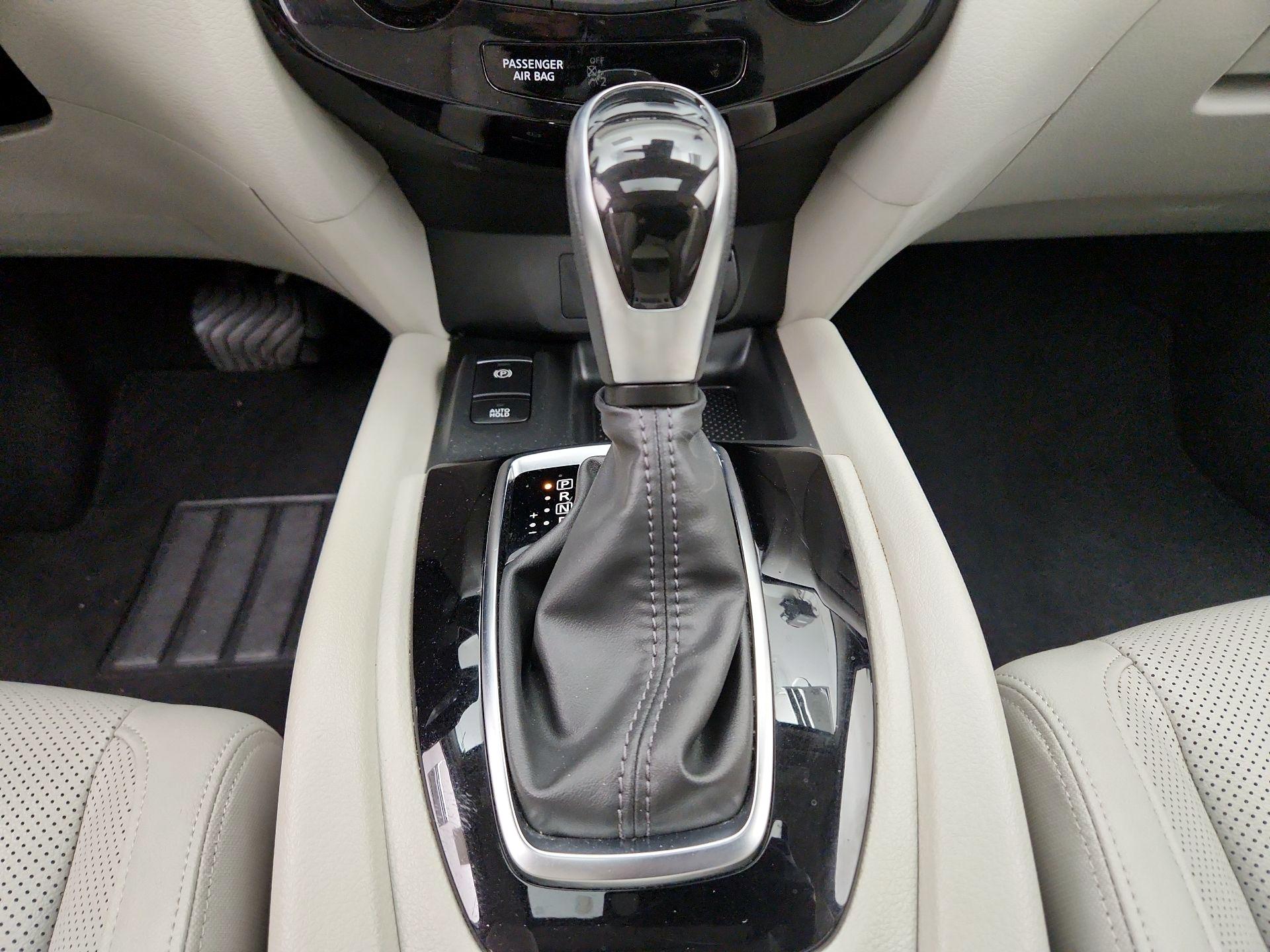 Thumbnail: 2021 Nissan Rogue Sport - 18