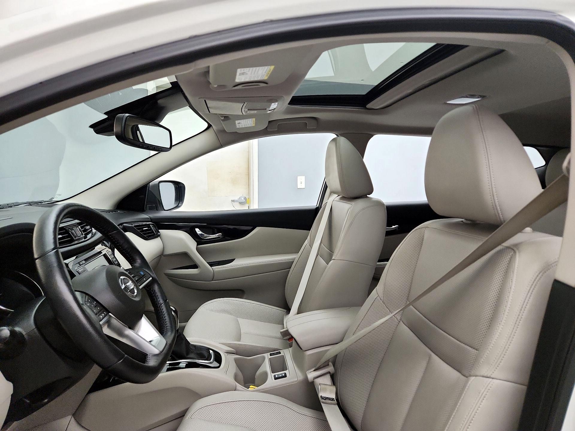 Thumbnail: 2021 Nissan Rogue Sport - 20