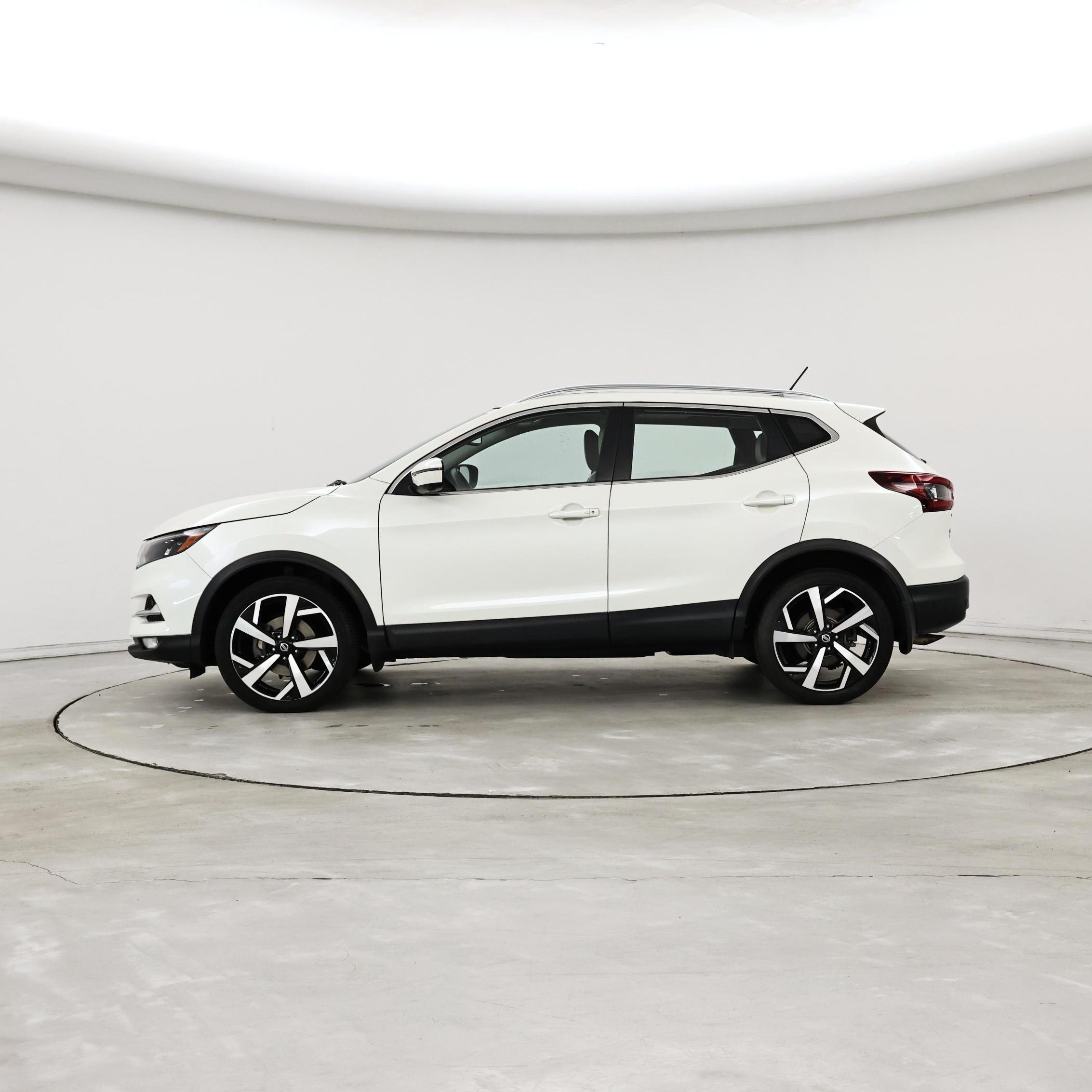 Thumbnail: 2021 Nissan Rogue Sport - 3