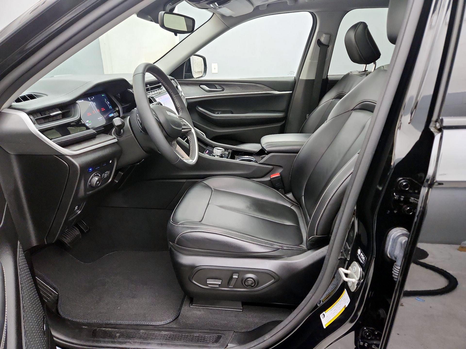 Thumbnail: 2023 Jeep Grand Cherokee - 11