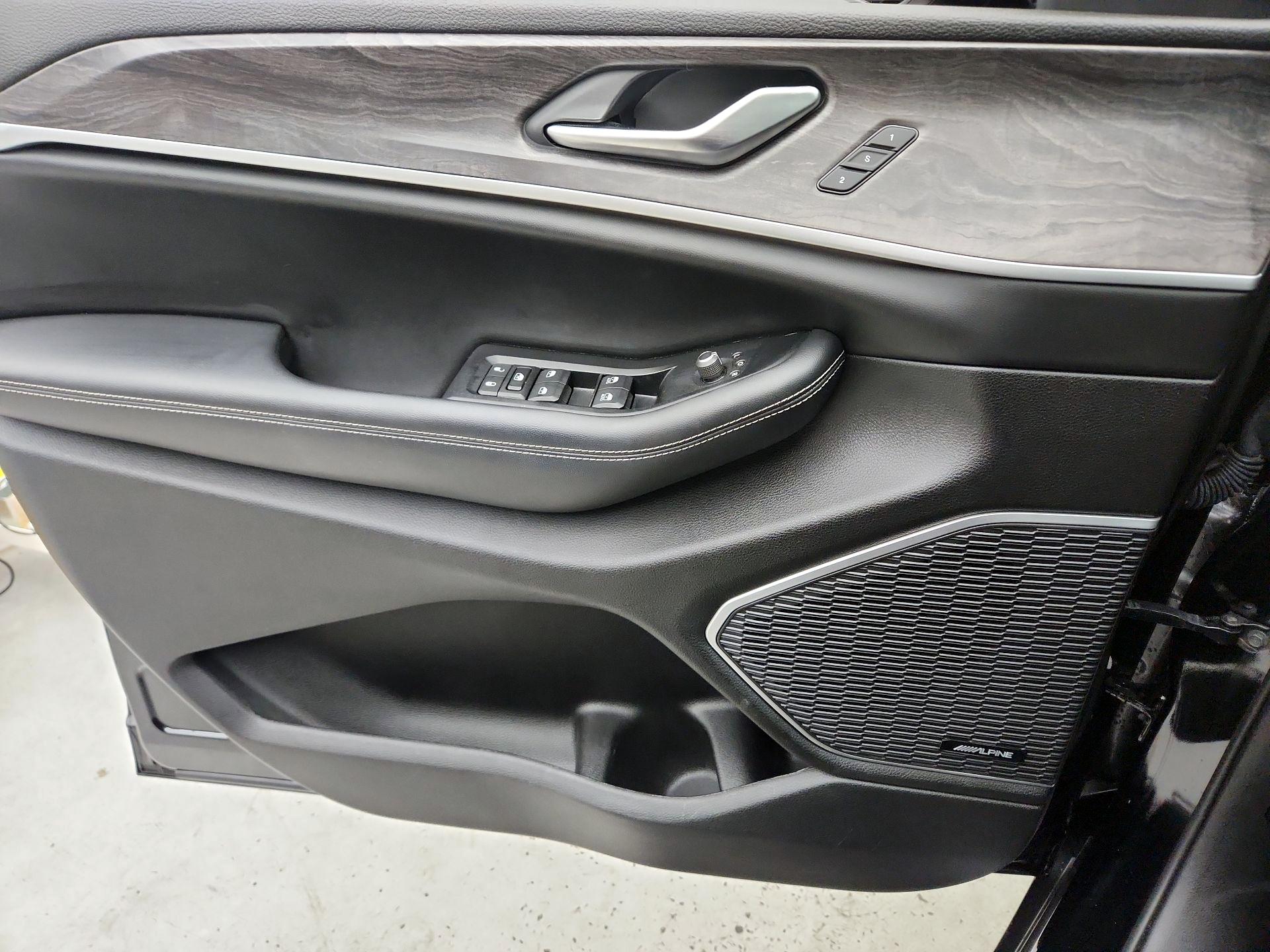 Thumbnail: 2023 Jeep Grand Cherokee - 12