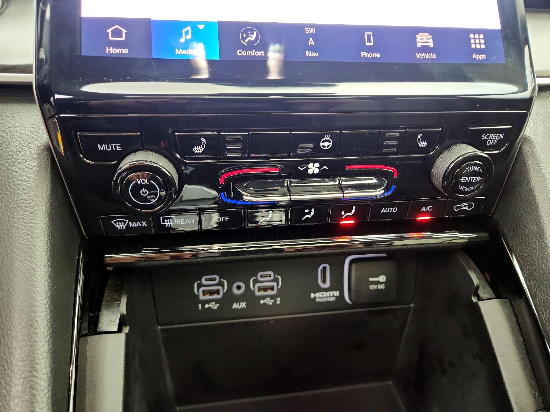 Thumbnail: 2023 Jeep Grand Cherokee - 17