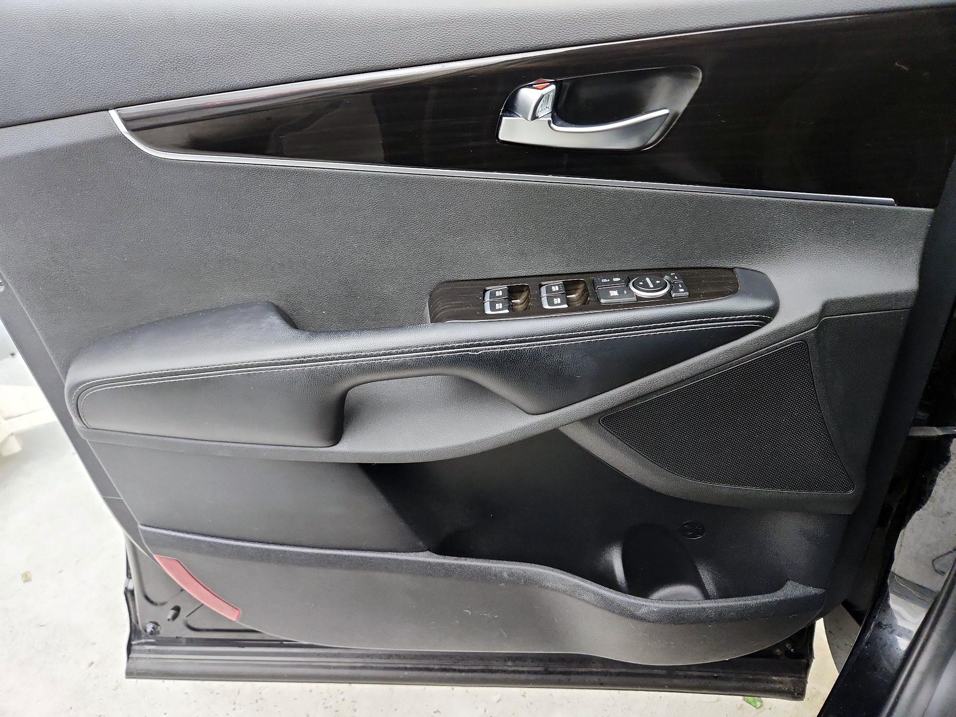 Thumbnail: 2020 Kia Sorento - 12