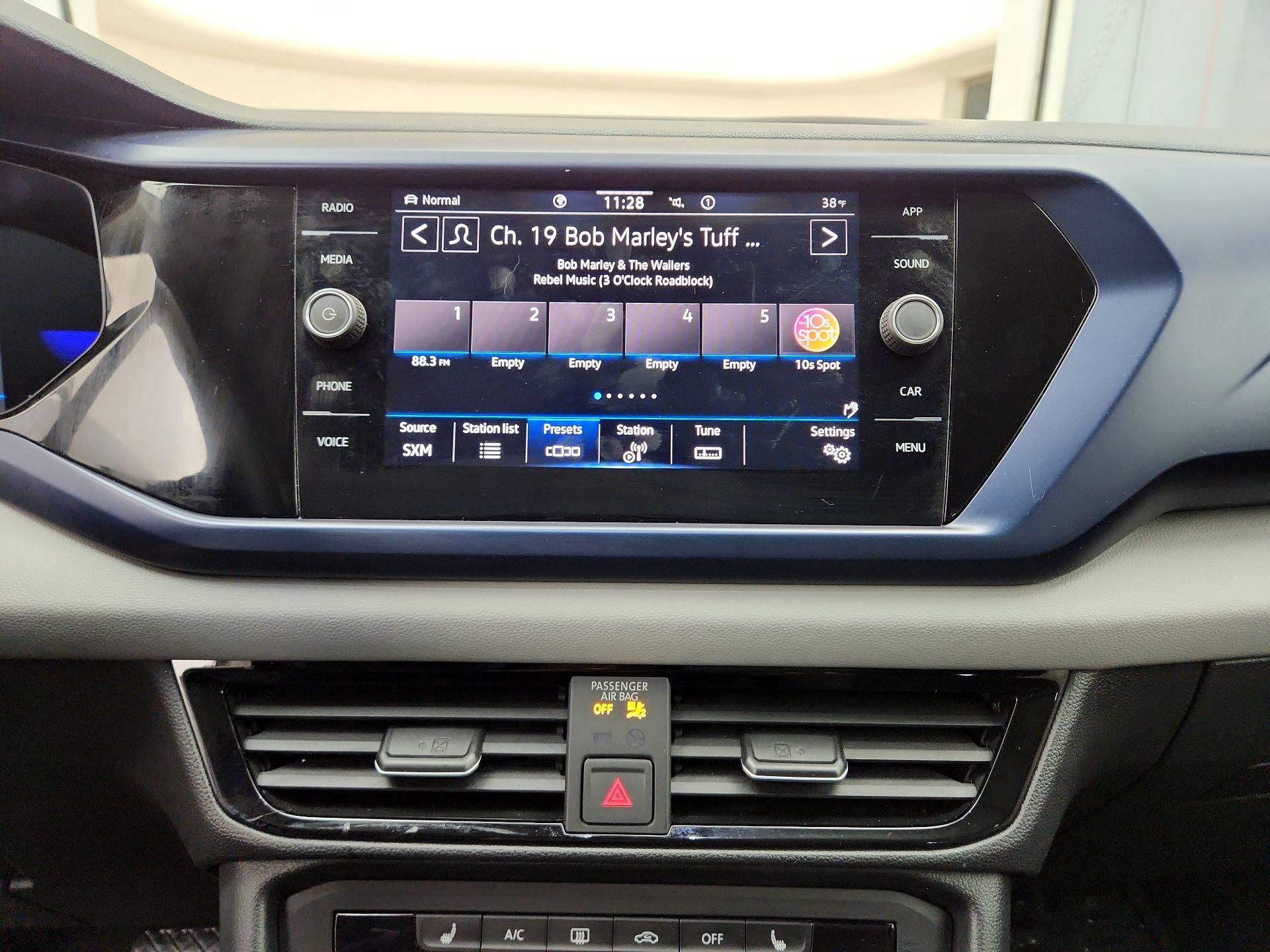 Thumbnail: 2022 Volkswagen Taos - 15