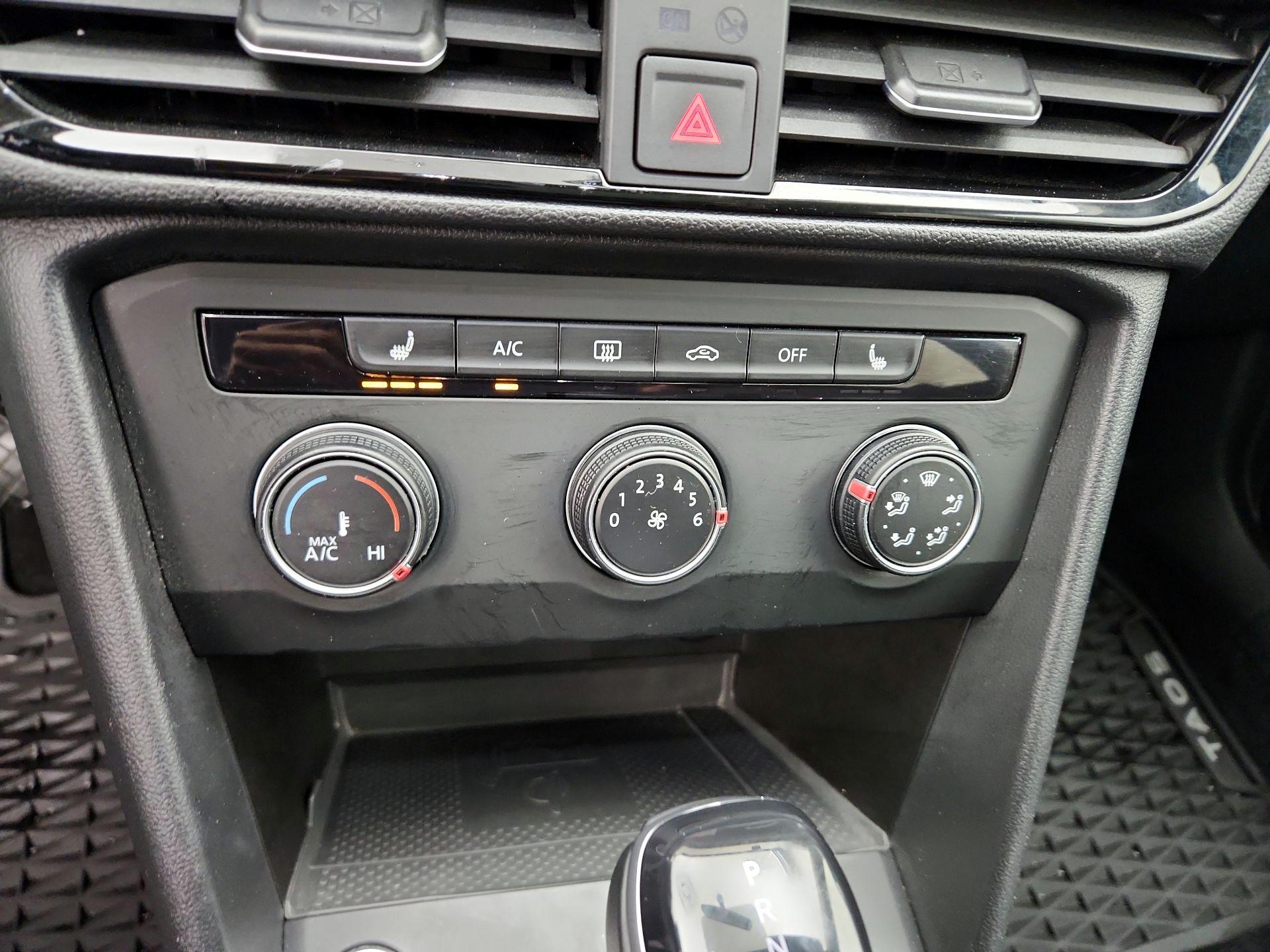 Thumbnail: 2022 Volkswagen Taos - 16