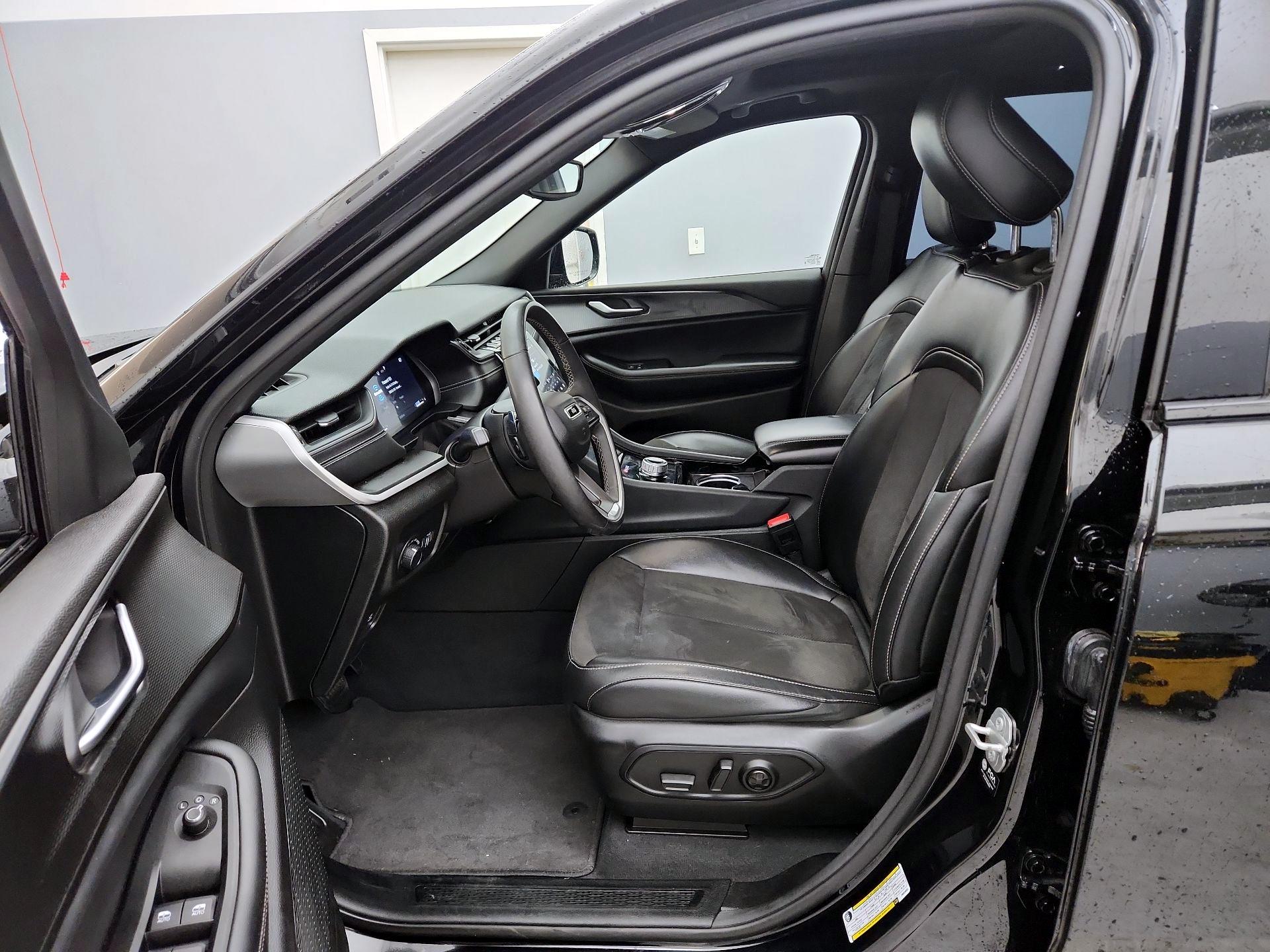 Thumbnail: 2023 Jeep Grand Cherokee L - 11