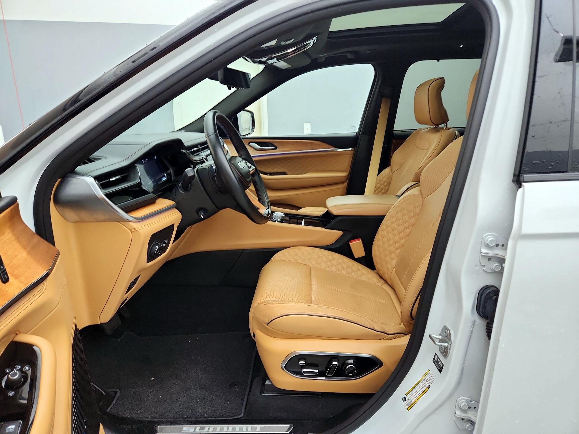 Thumbnail: 2022 Jeep Grand Cherokee - 11