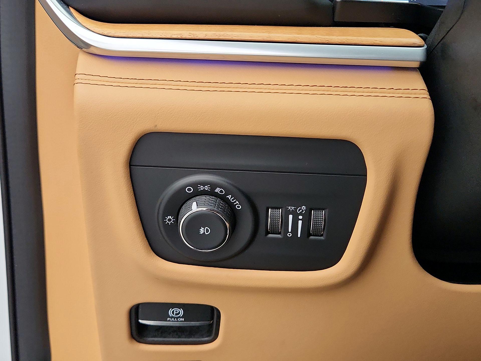 Thumbnail: 2022 Jeep Grand Cherokee - 13