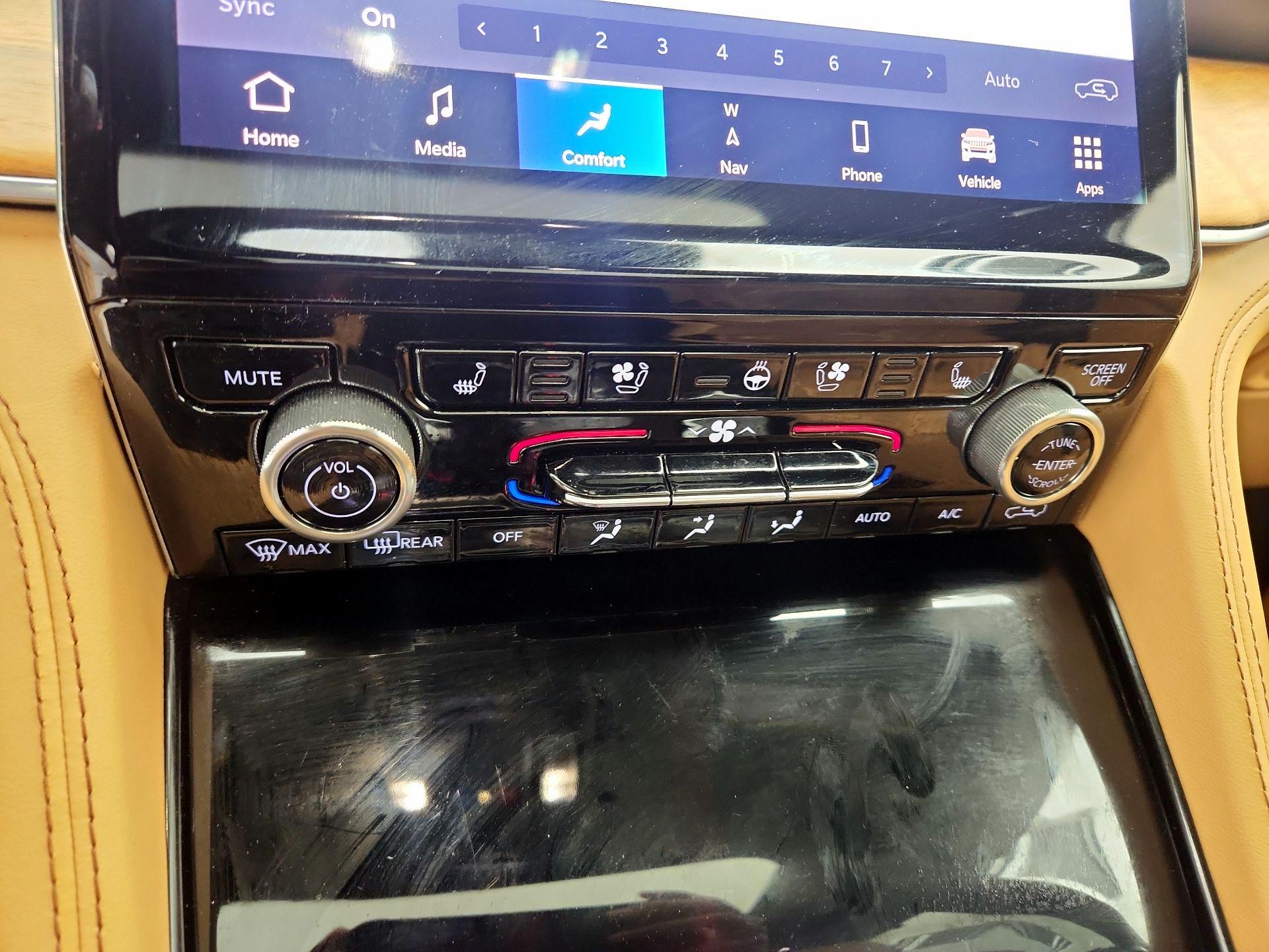 Thumbnail: 2022 Jeep Grand Cherokee - 17