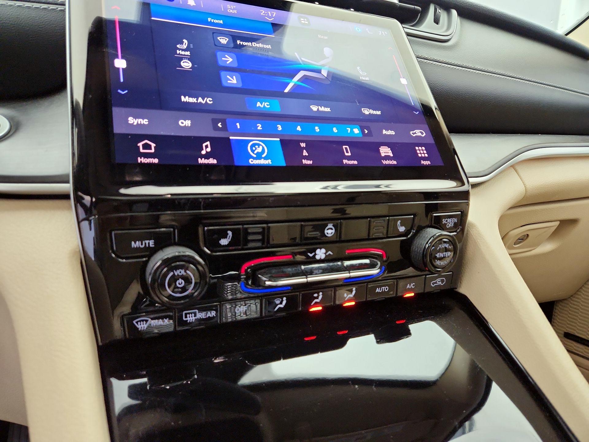 Thumbnail: 2021 Jeep Grand Cherokee L - 17