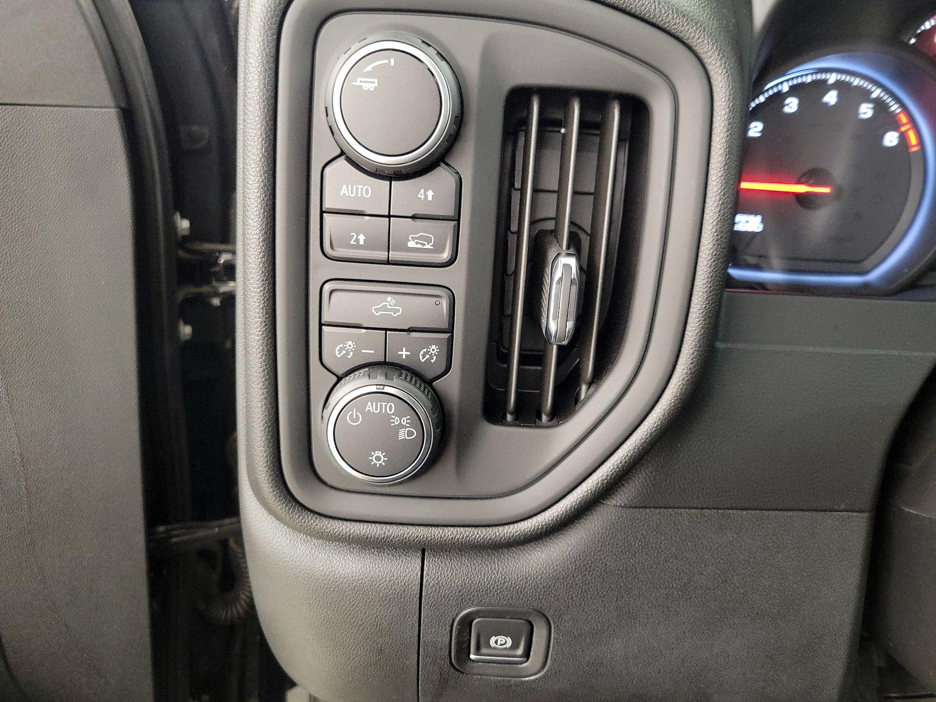 Thumbnail: 2019 Chevrolet Silverado 1500 - 13