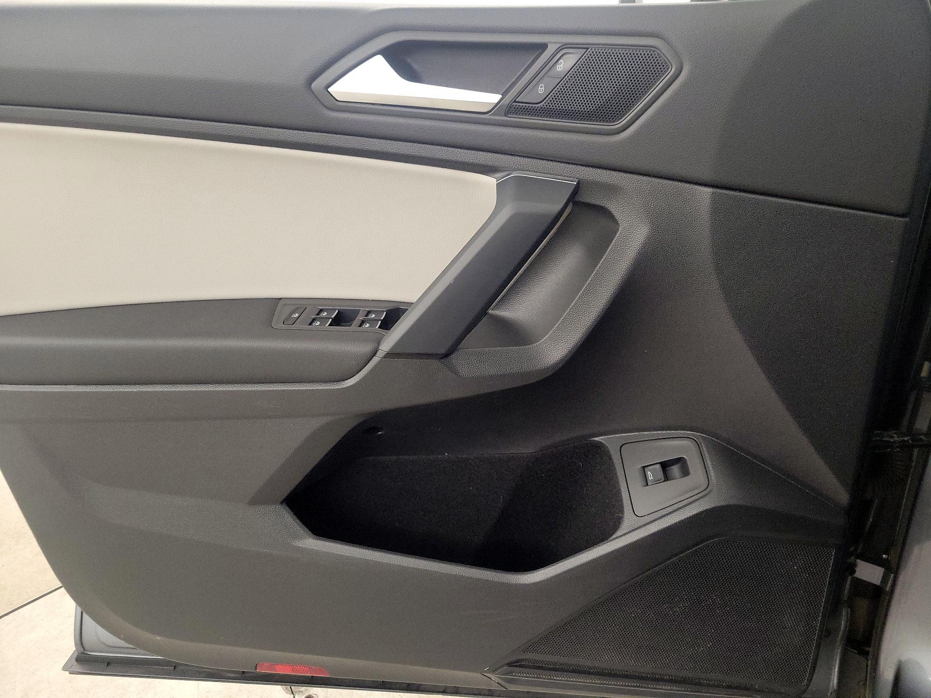 Thumbnail: 2019 Volkswagen Tiguan - 12