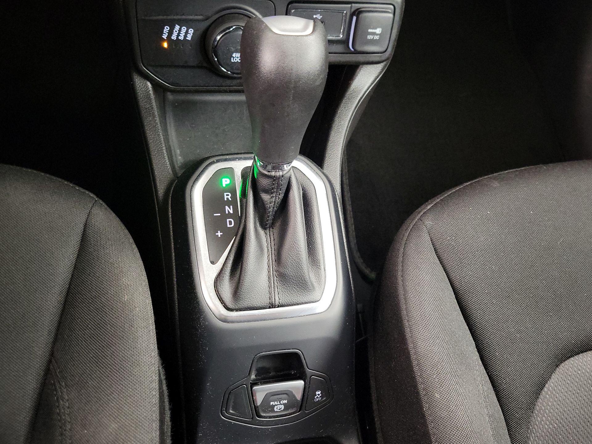 Thumbnail: 2021 Jeep Renegade - 17