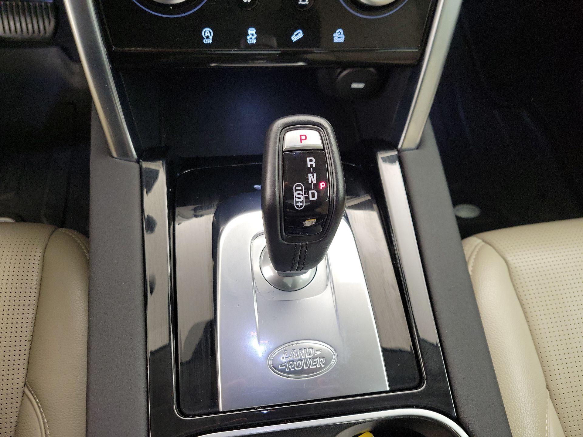 Thumbnail: 2020 Land Rover Discovery Sport - 18