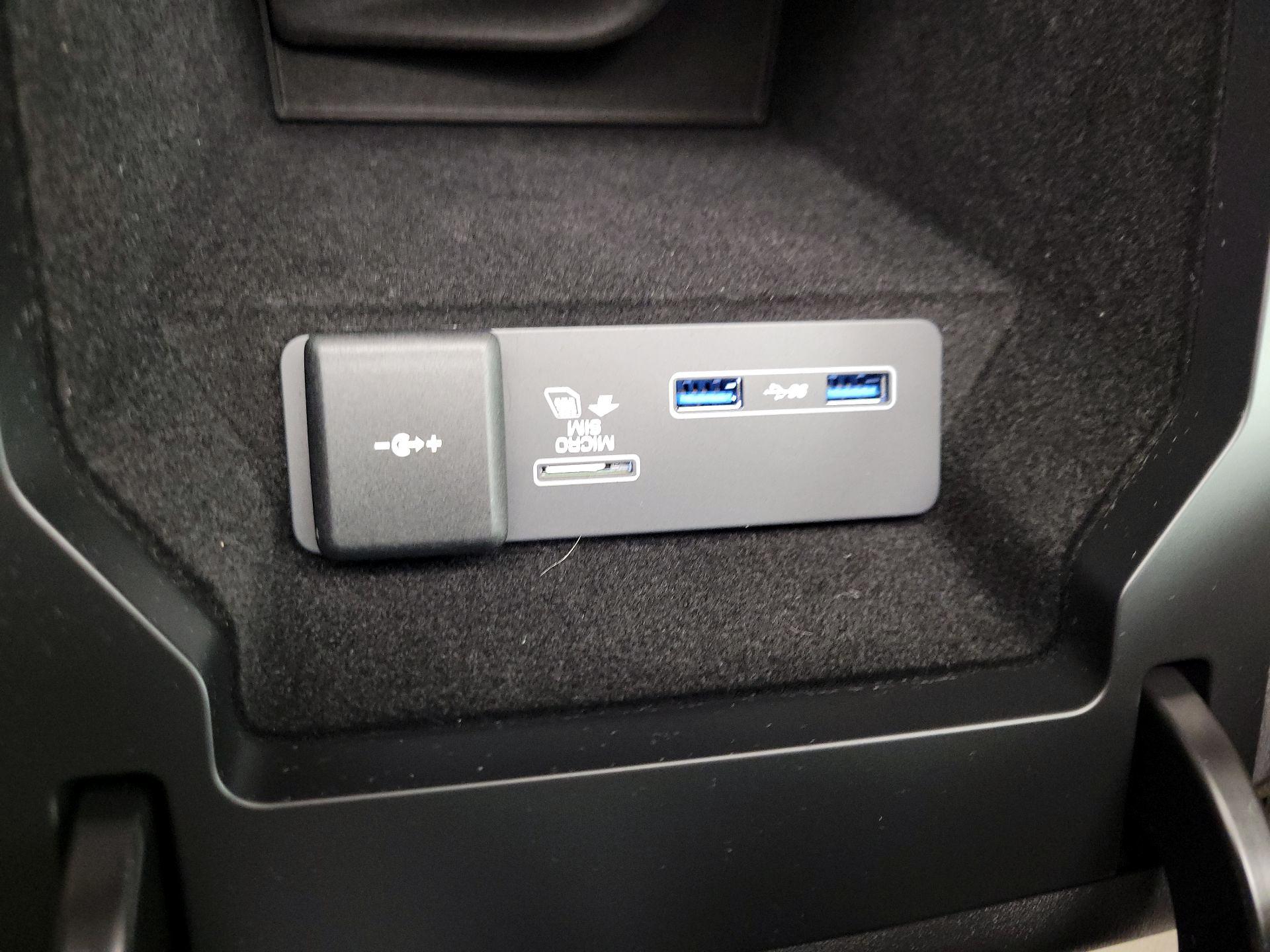 Thumbnail: 2020 Land Rover Discovery Sport - 19