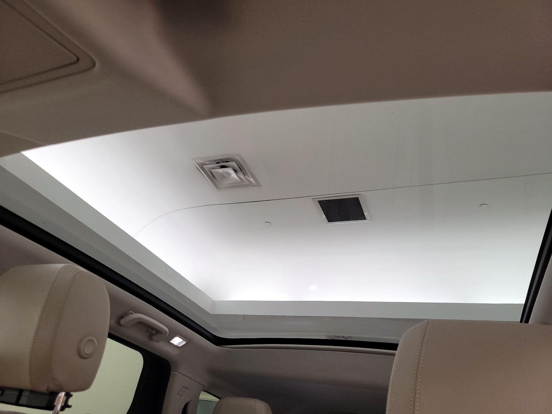 Thumbnail: 2020 Land Rover Discovery Sport - 20