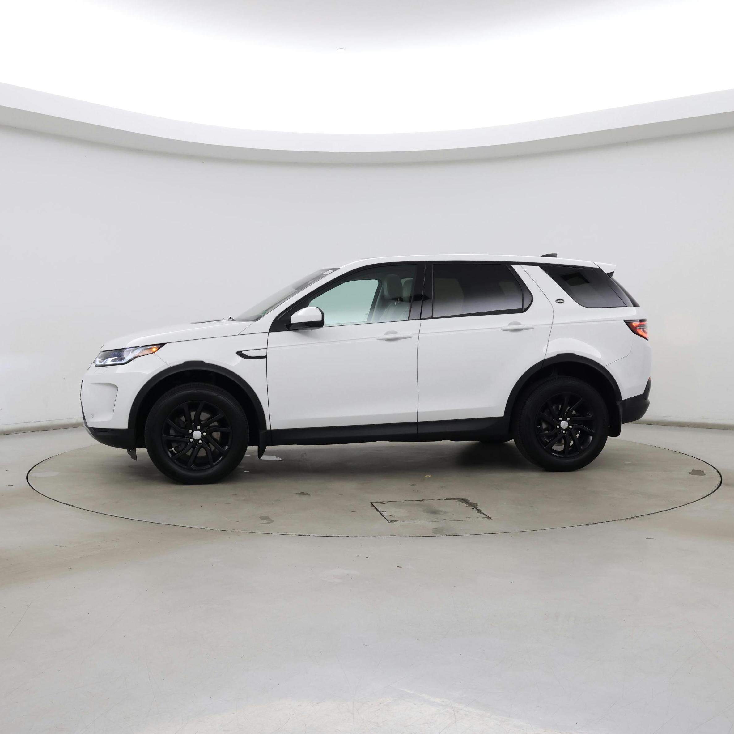 Thumbnail: 2020 Land Rover Discovery Sport - 3